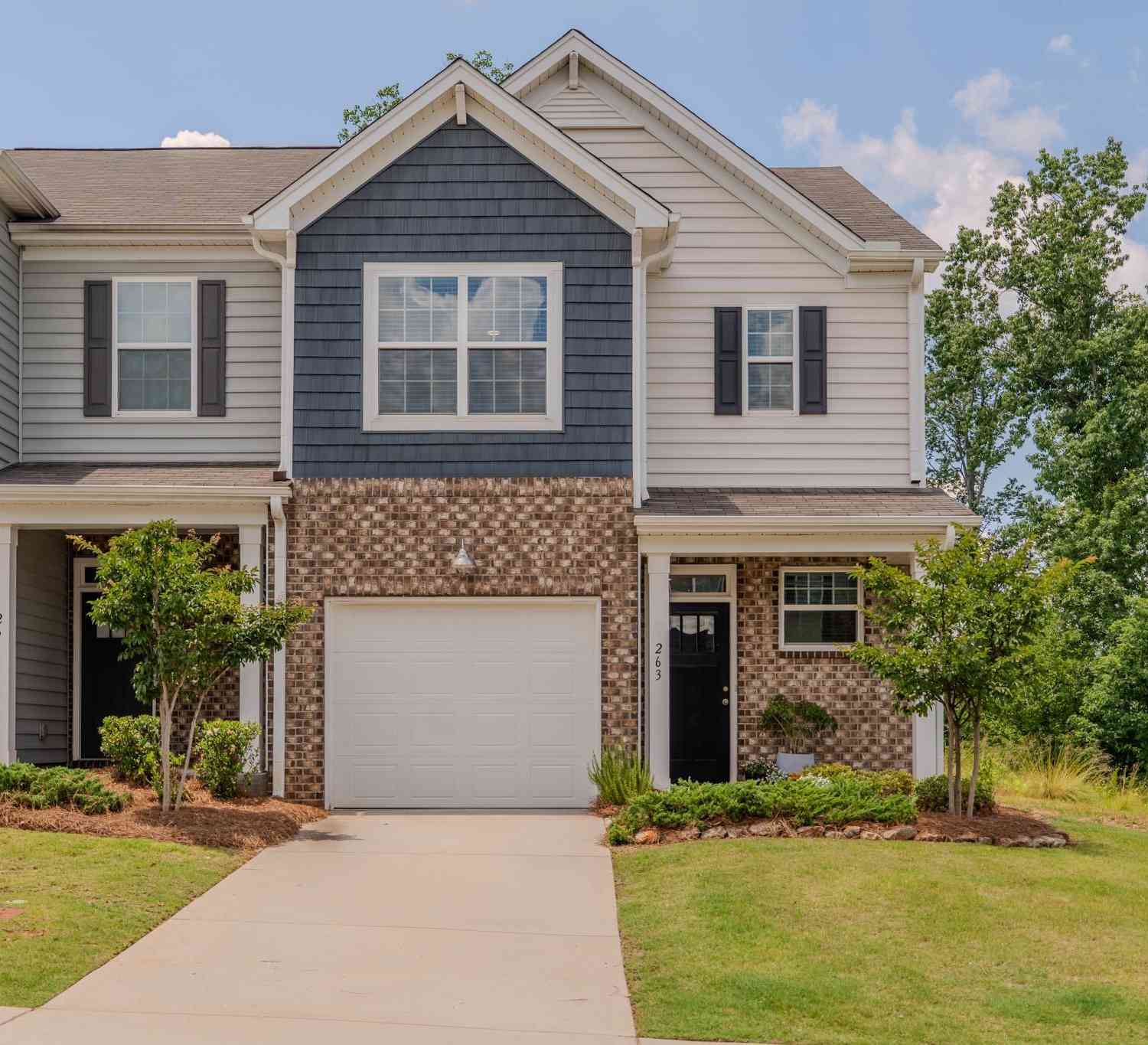 Townhouse For Sale - 263 E Compass<br/> Easley, SC 29640