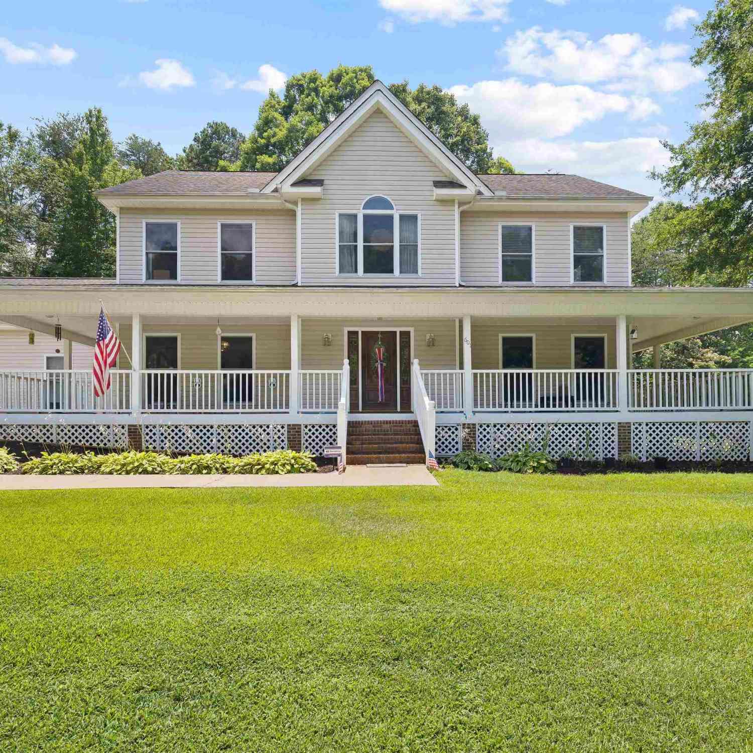 Homes For Sale - 601 Stallings<br/> Taylors, SC 29687