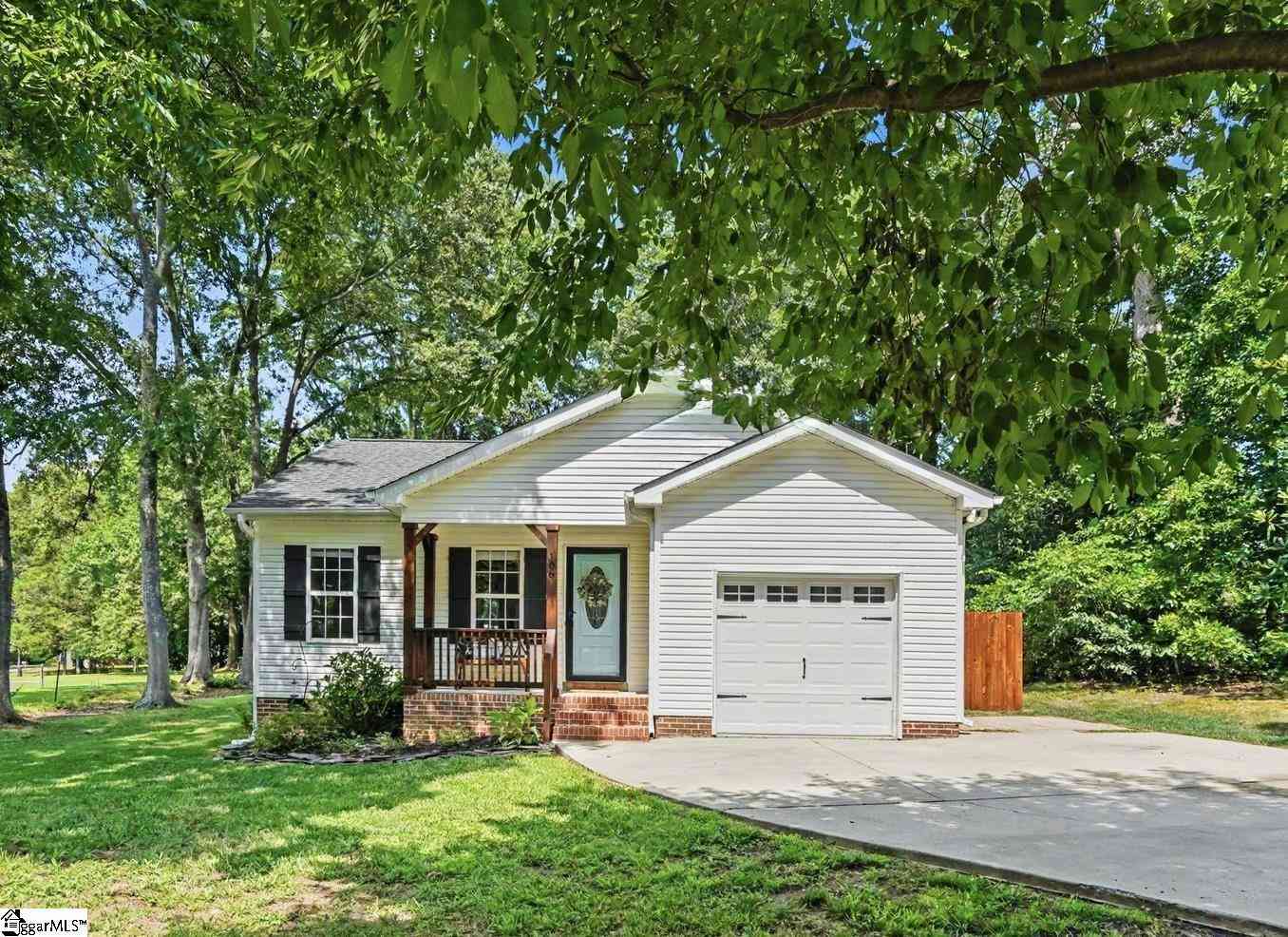 Homes For Sale - 106 Lilly<br/> Simpsonville, SC 29681