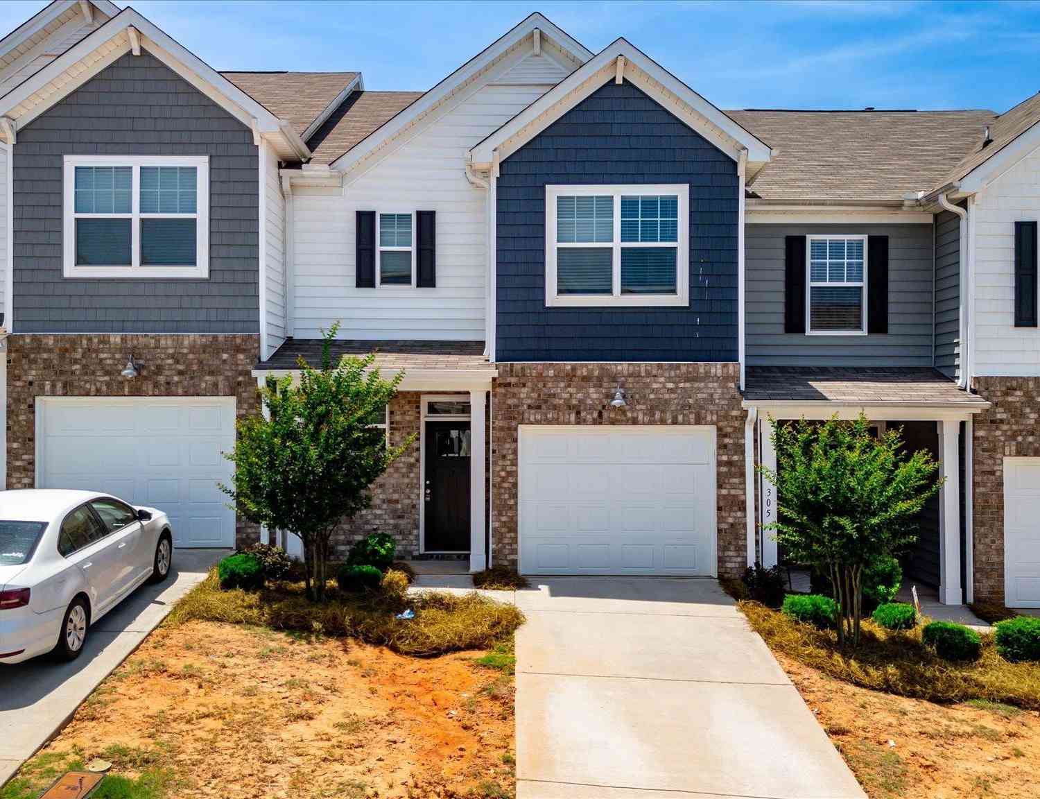 Townhouse For Sale - 303 E Compass<br/> Easley, SC 29640