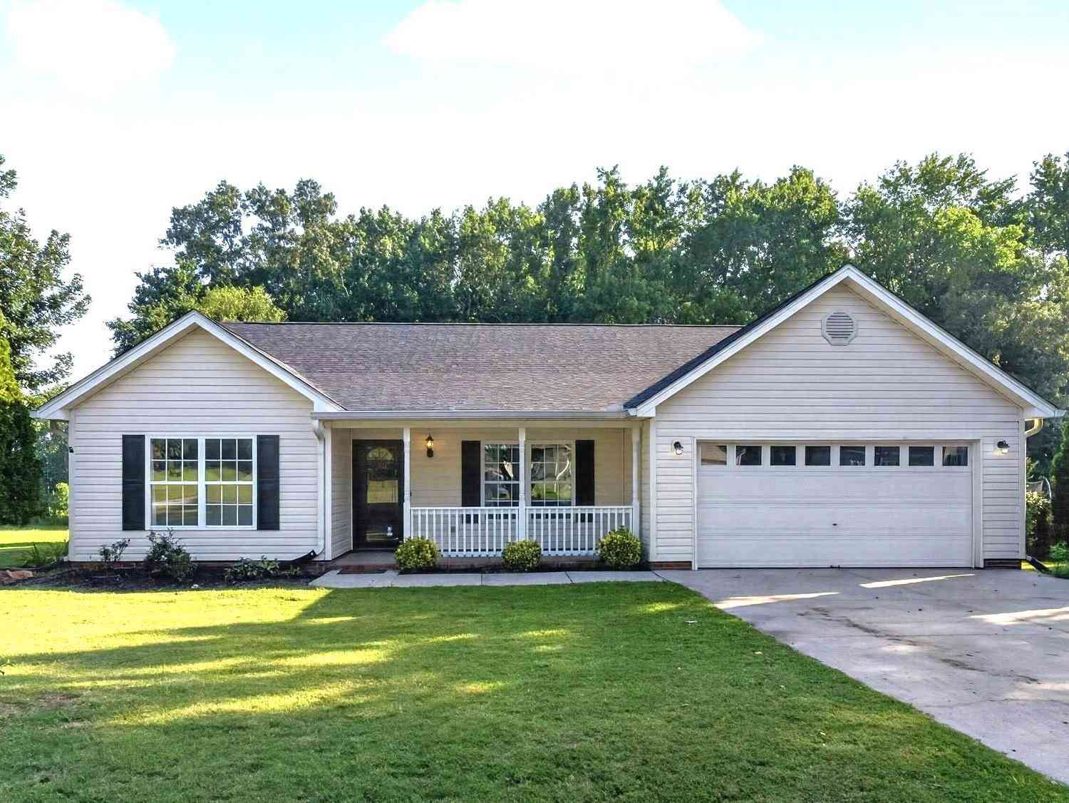 Homes For Sale - 20 Two Gait<br/> Greenville County, Simpsonville, SC 29680
