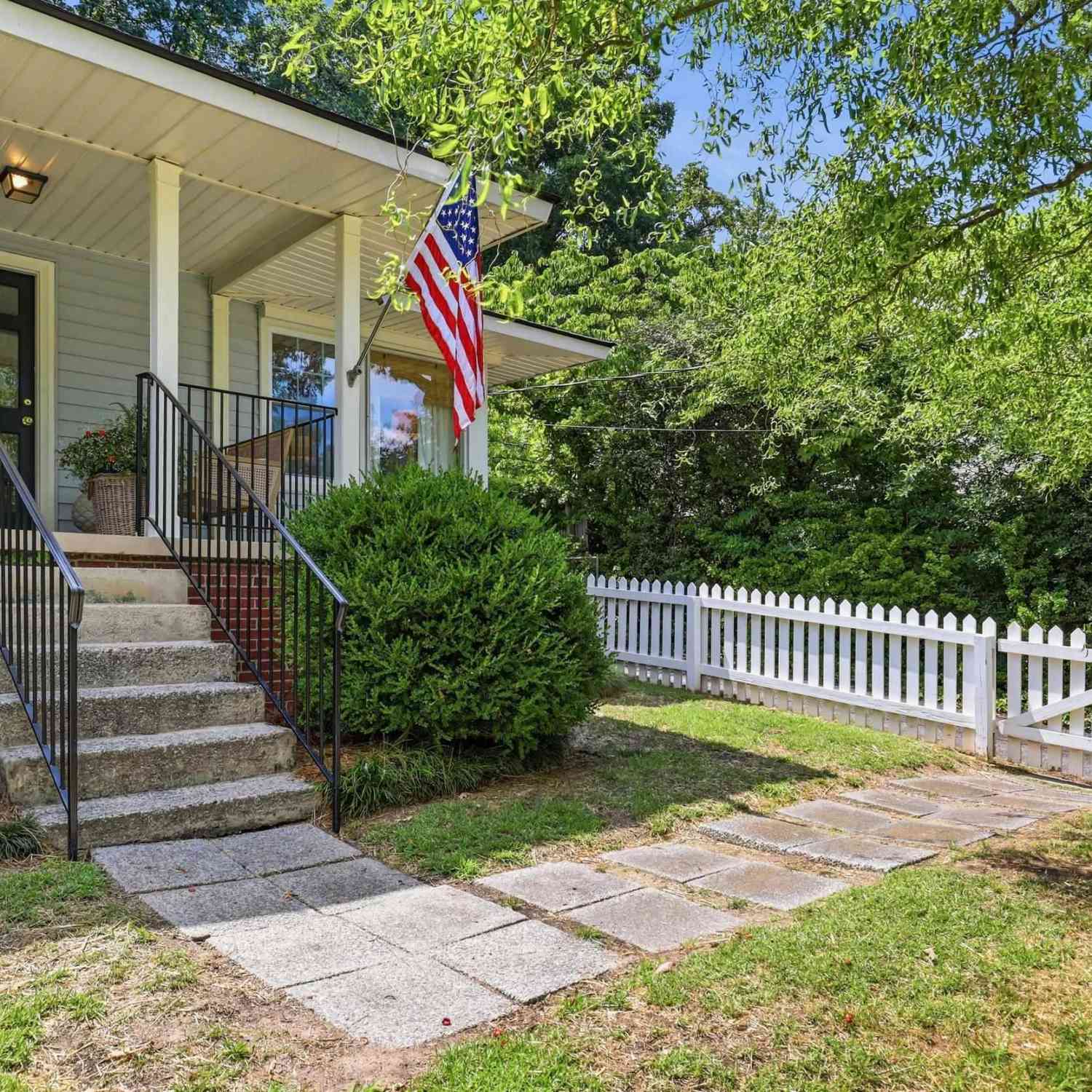 Homes For Sale - 116 Azalea<br/> Greenville, SC 29615