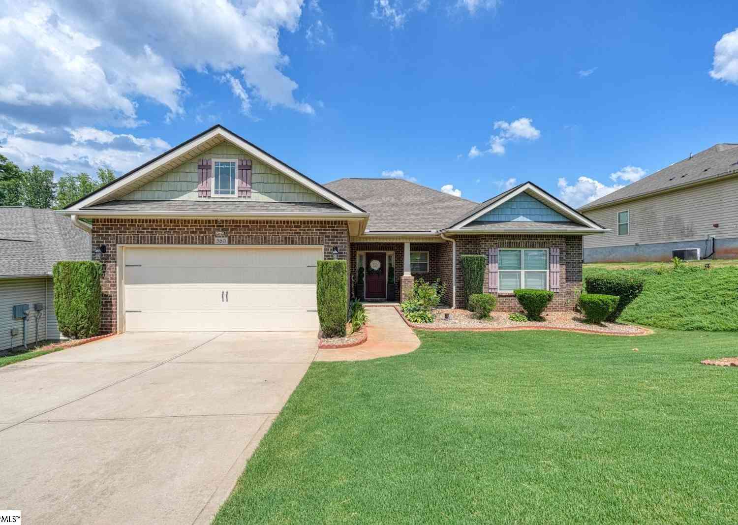 Homes For Sale - 360 Huntwood<br/> Roebuck, SC 29349