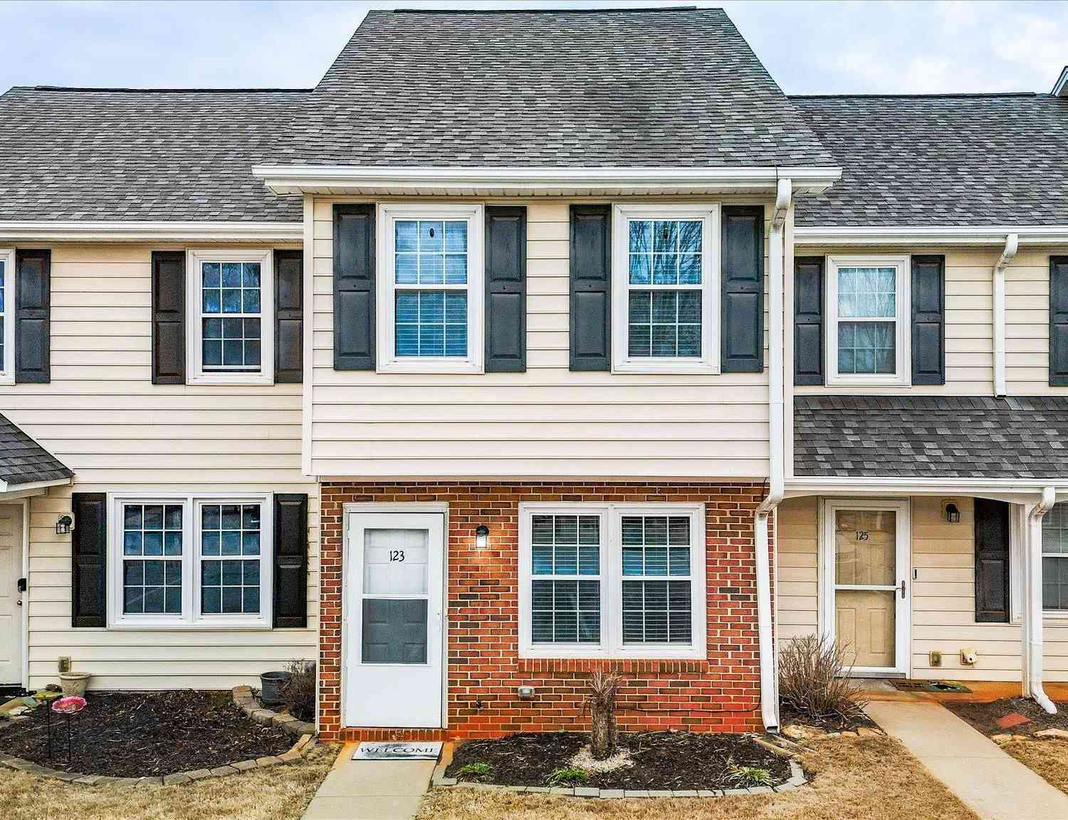 Townhouse For Sale - 123 Trailside<br/> Greenville, SC 29607