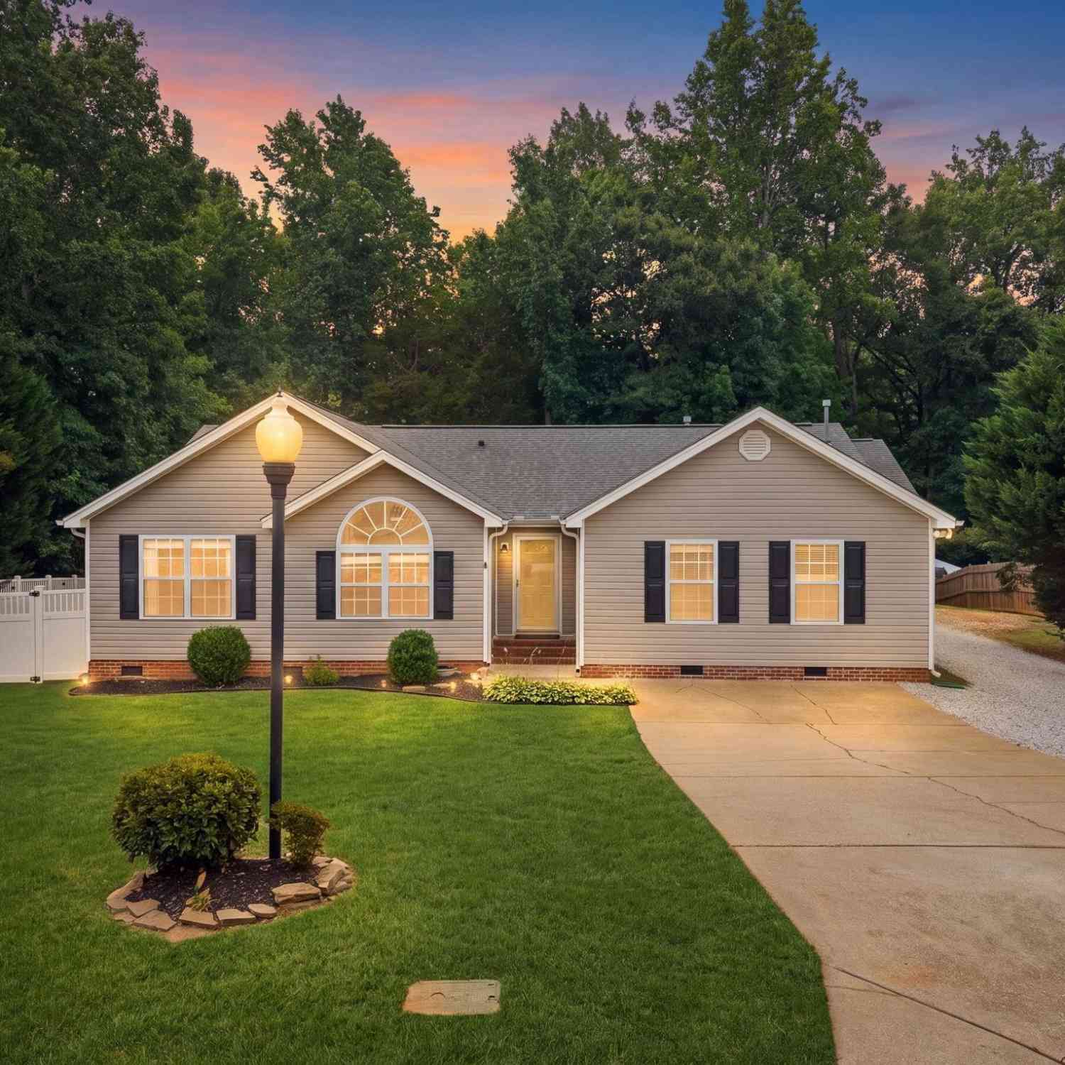 Homes For Sale - 100 Bitternut<br/> Greenville County, Taylors, SC 29687