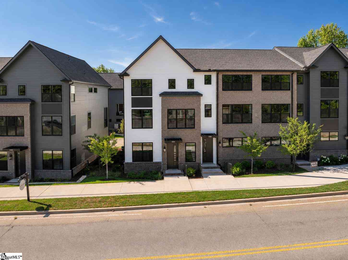Townhouse For Sale - 1311 Pendleton<br/> Greenville, SC 29611