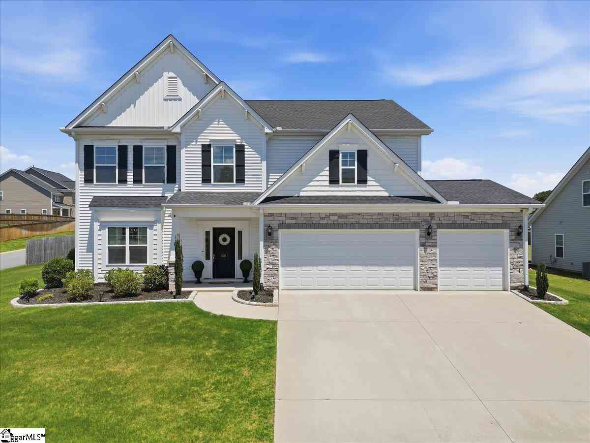 Homes For Sale - 501 S Oak Crest<br/> Belton, SC 29697