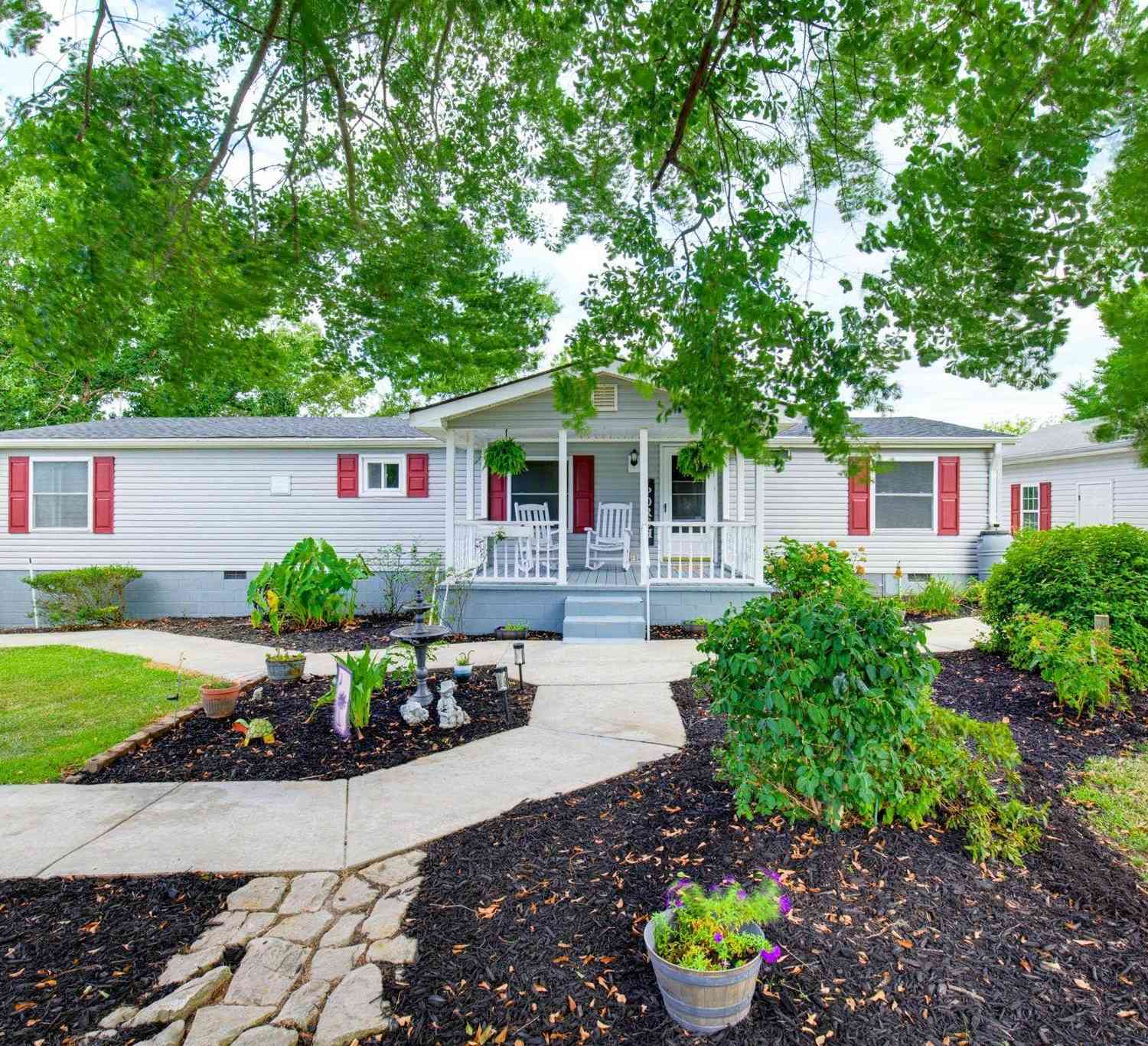 Mobile Home For Sale - 462 Forest<br/> Cross Hill, SC 29332