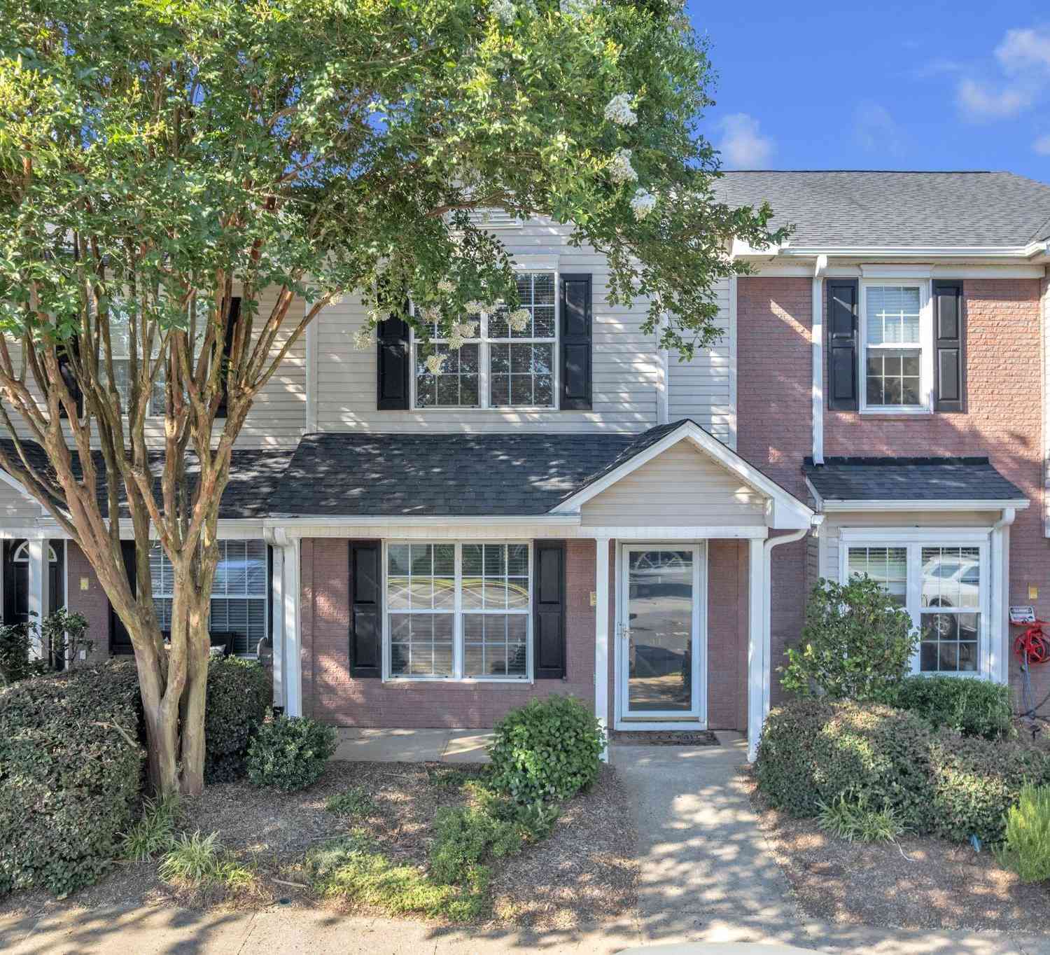 Townhouse For Sale - 517 Waterbrook<br/> Greenville, SC 29607