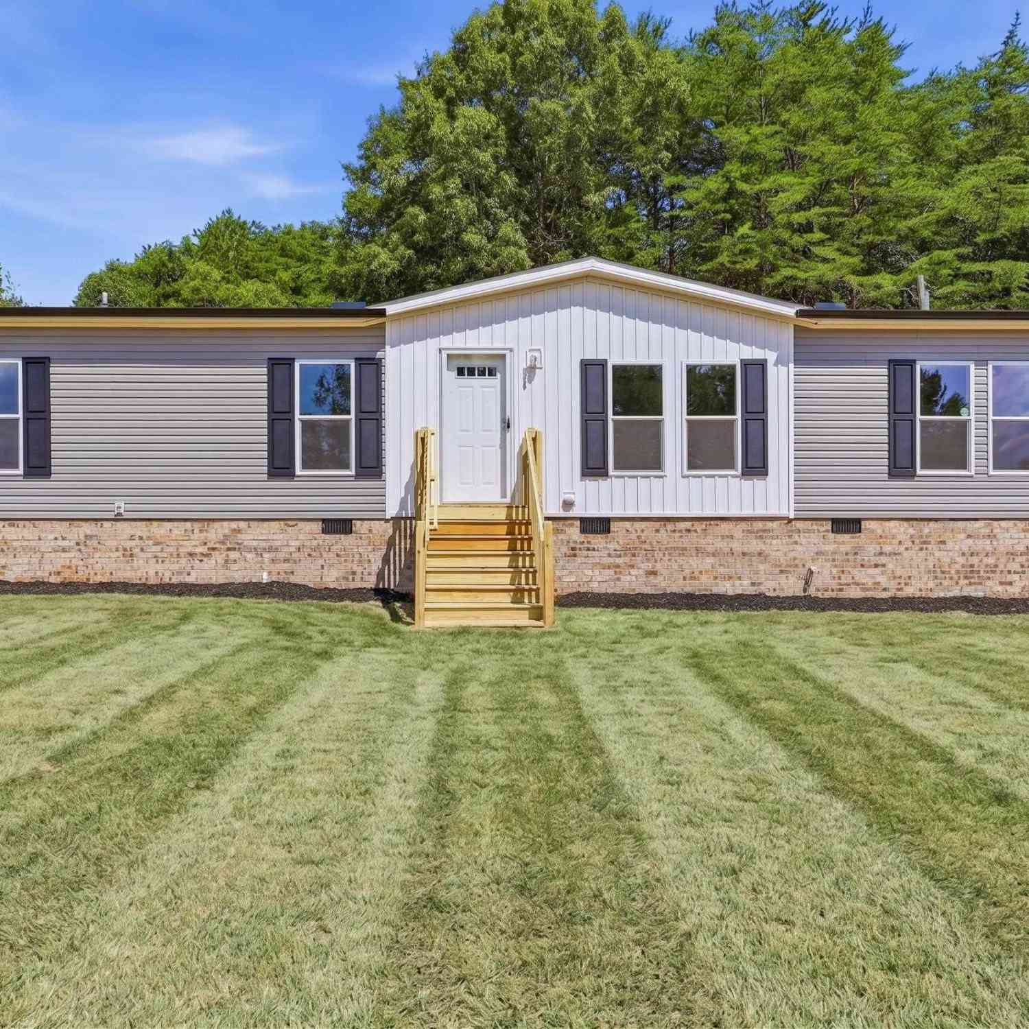 Mobile Home For Sale - 114 Amethyst<br/> Pickens, SC 29671