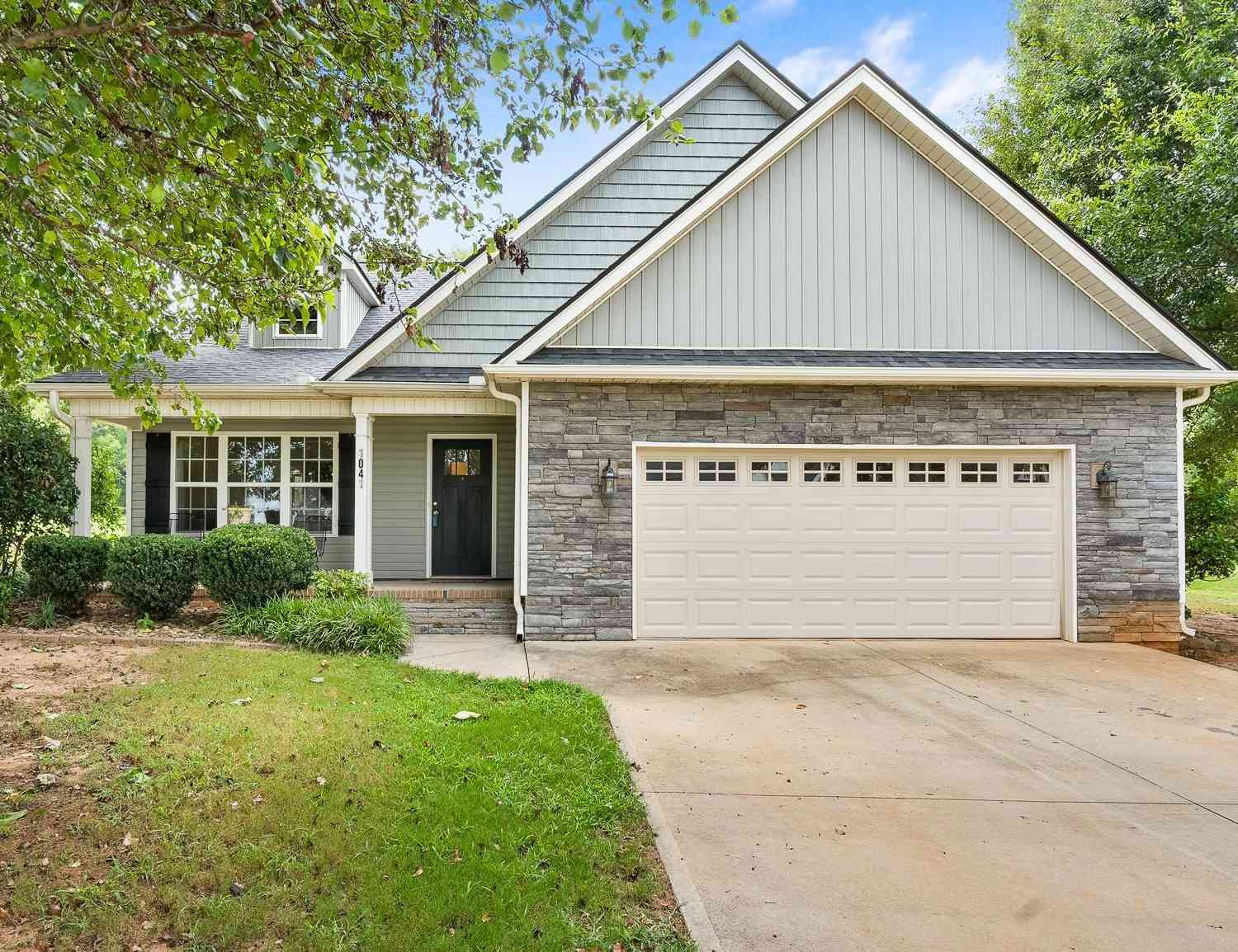 Homes For Sale - 1041 Stoneham<br/> Anderson, SC 29626