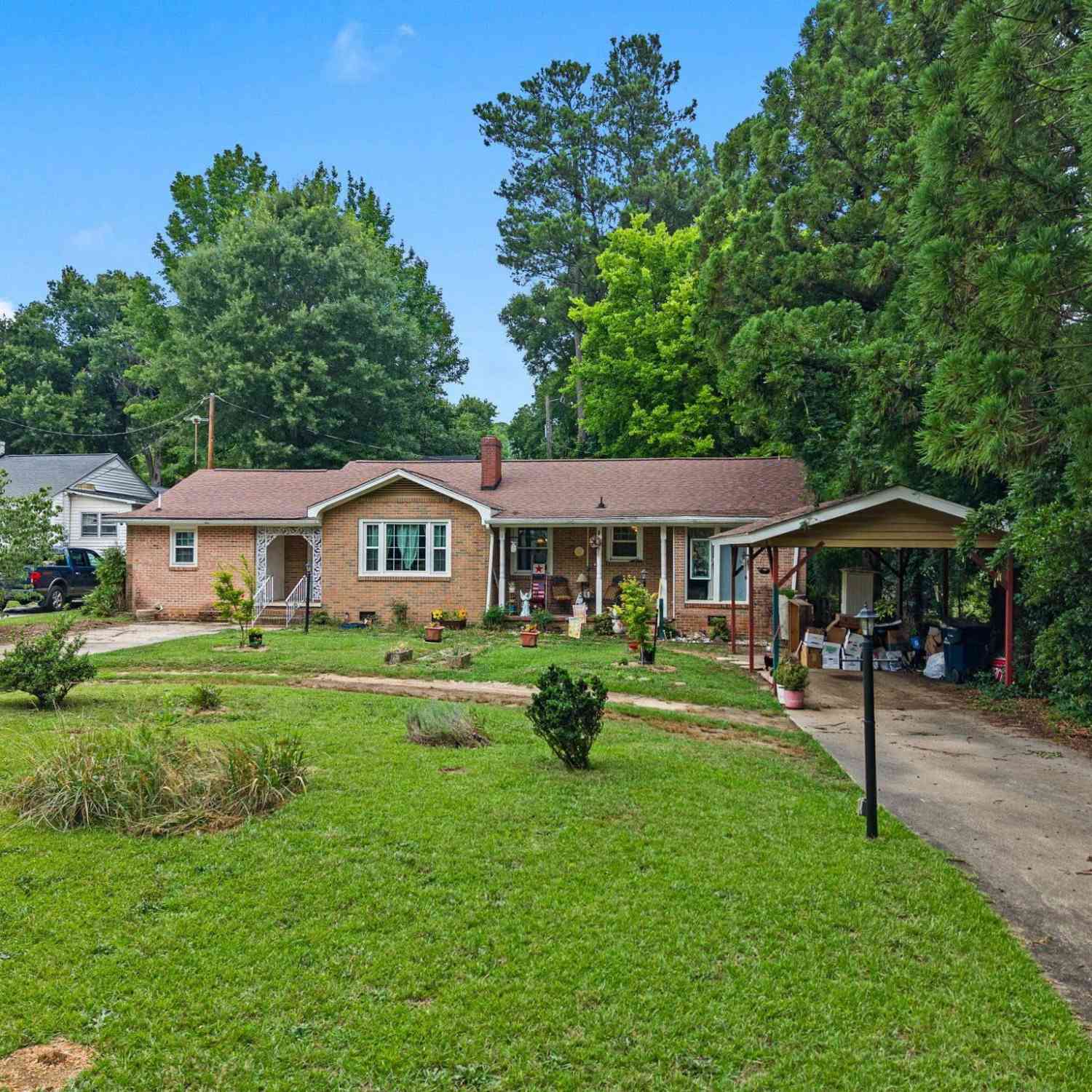 Homes For Sale - 500 Courtney<br/> Anderson, SC 29652