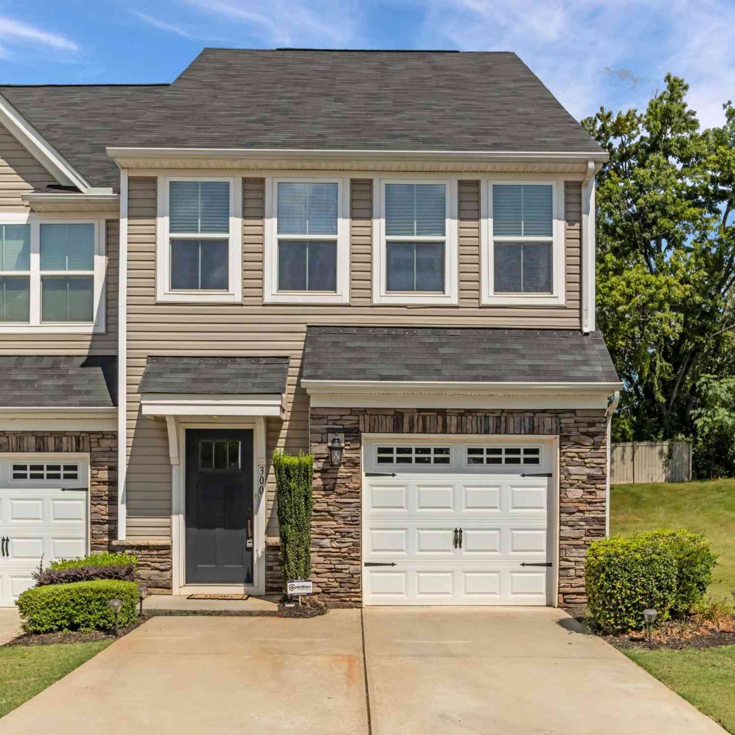 Townhouse For Sale - 300 Huntingdale<br/> Simpsonville, SC 29681