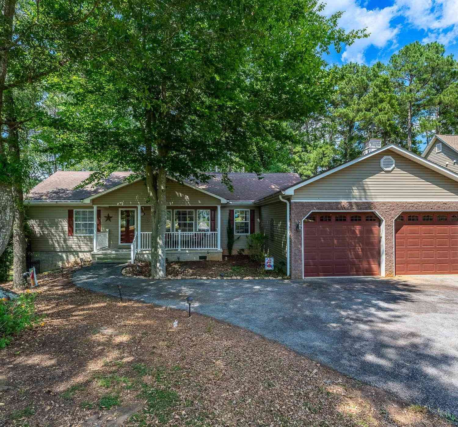 Homes For Sale - 246 Bay Ridge<br/> Townville, SC 29689