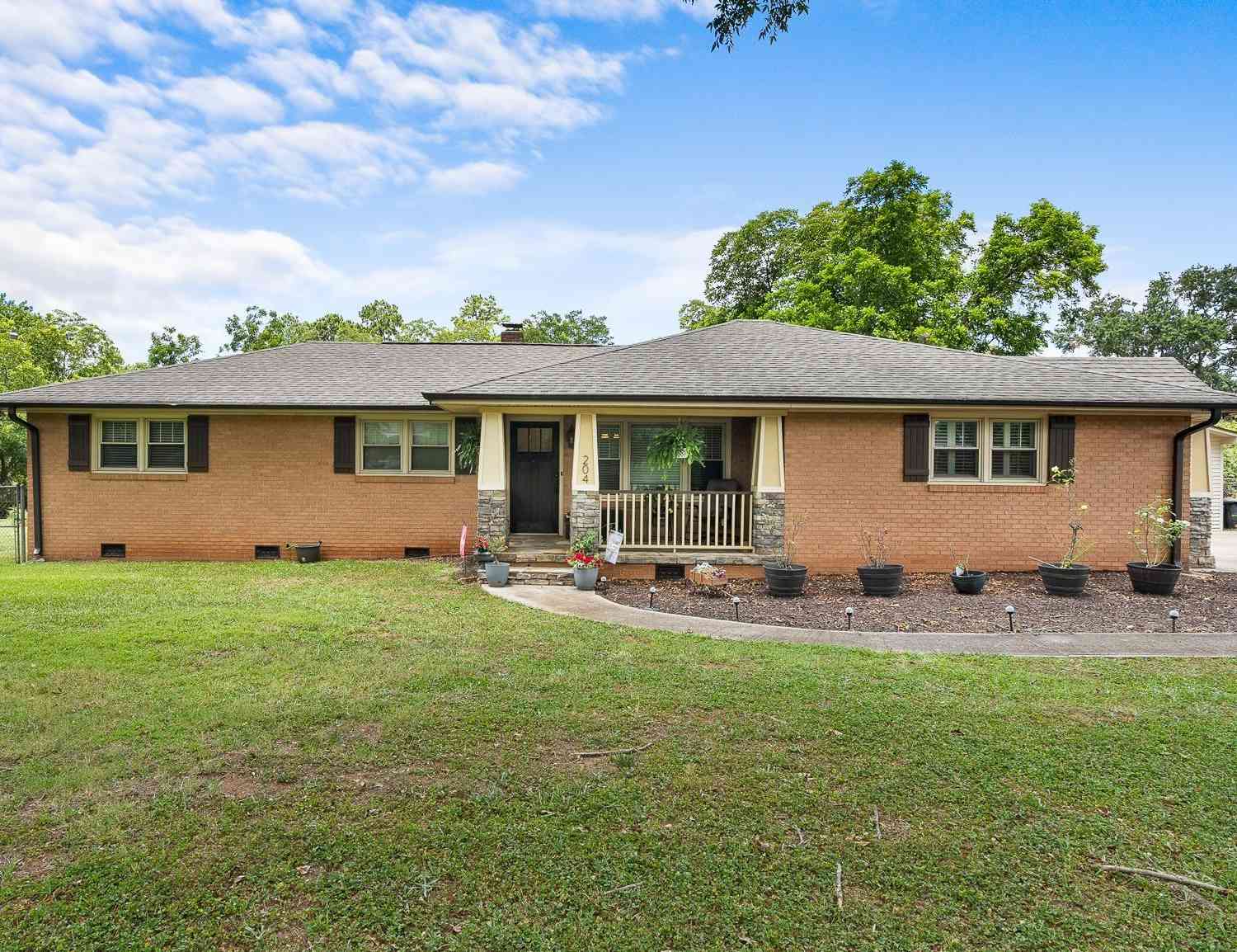 Homes For Sale - 204 Juniper<br/> Anderson, SC 29625