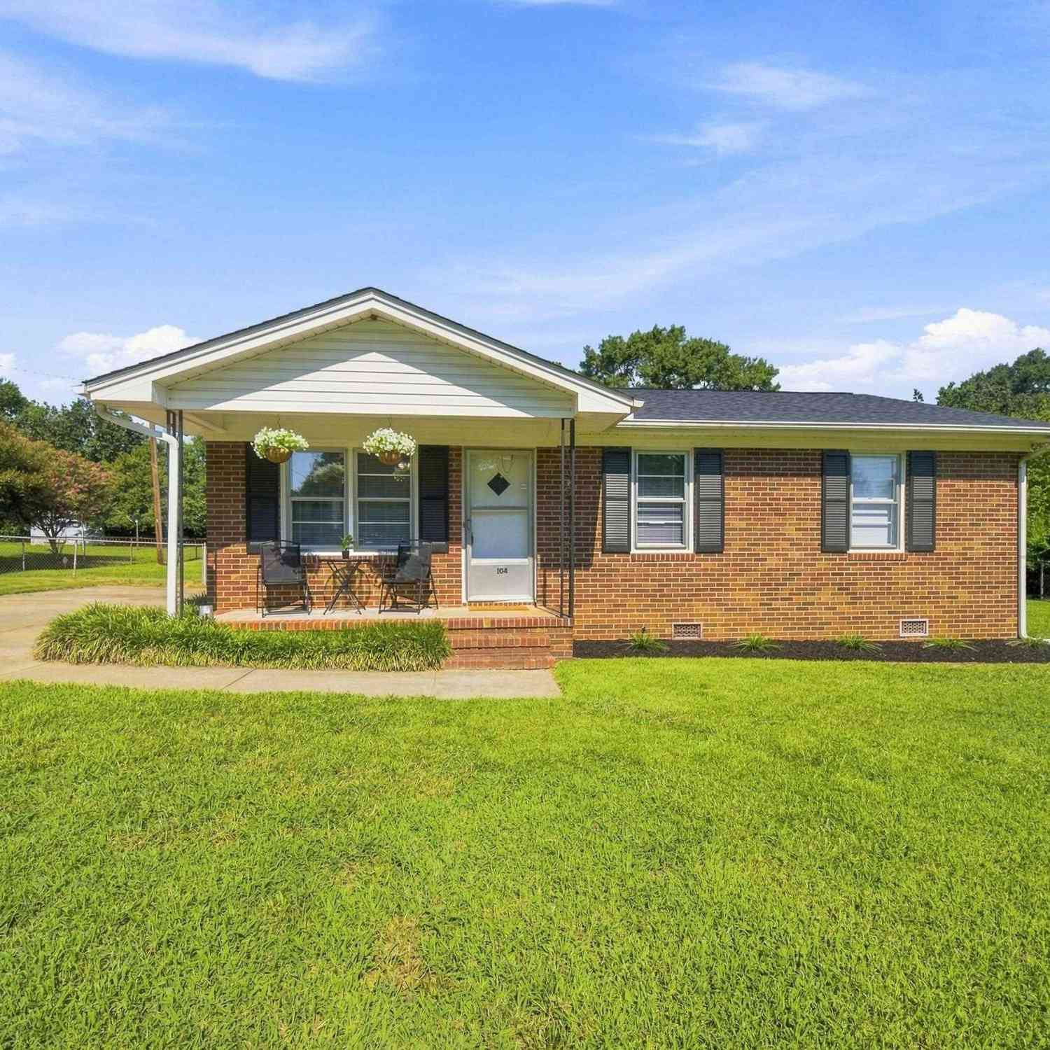 Homes For Sale - 104 Tower<br/> Moore, SC 29369