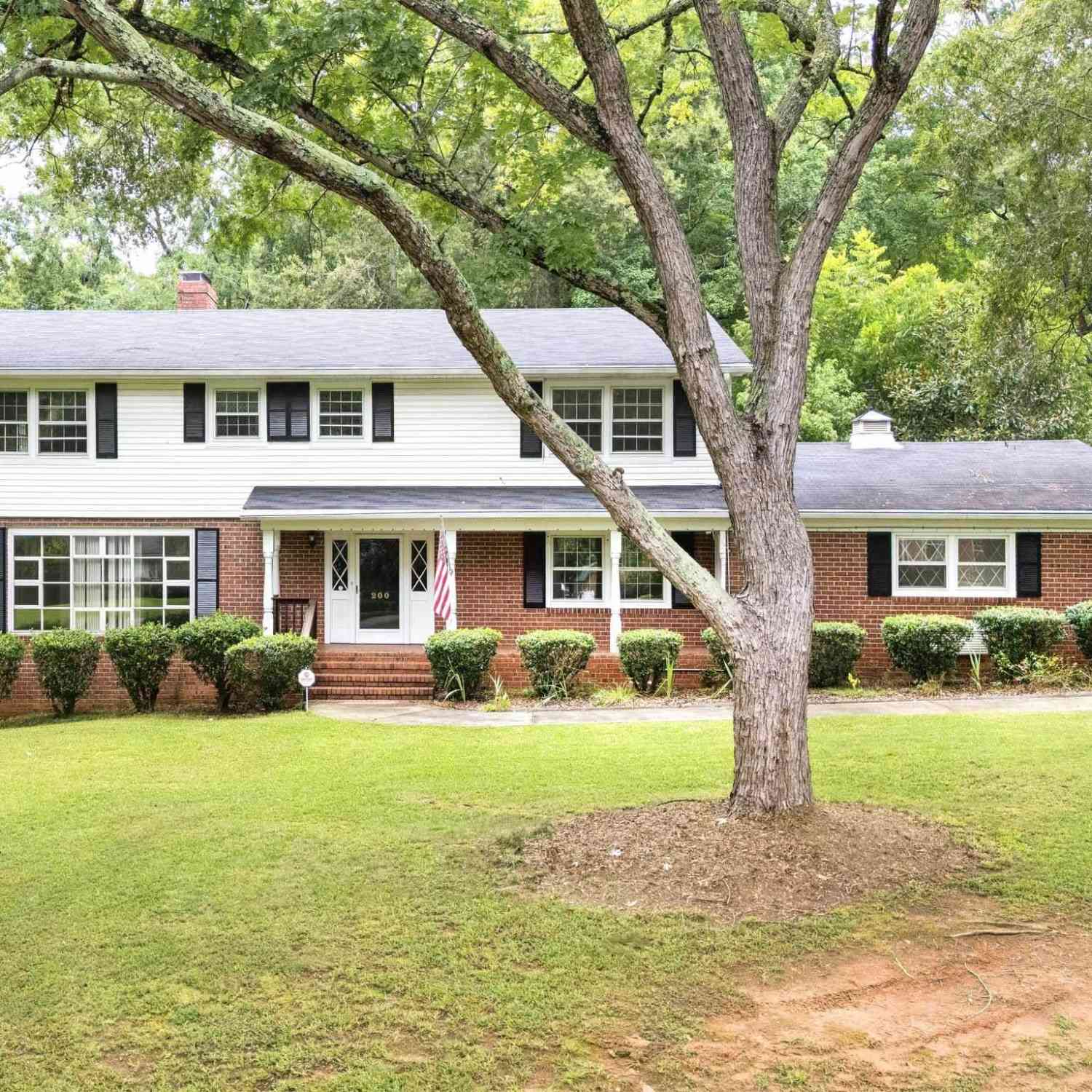 Homes For Sale - 200 Sherwood<br/> Laurens County, Laurens, SC 29360
