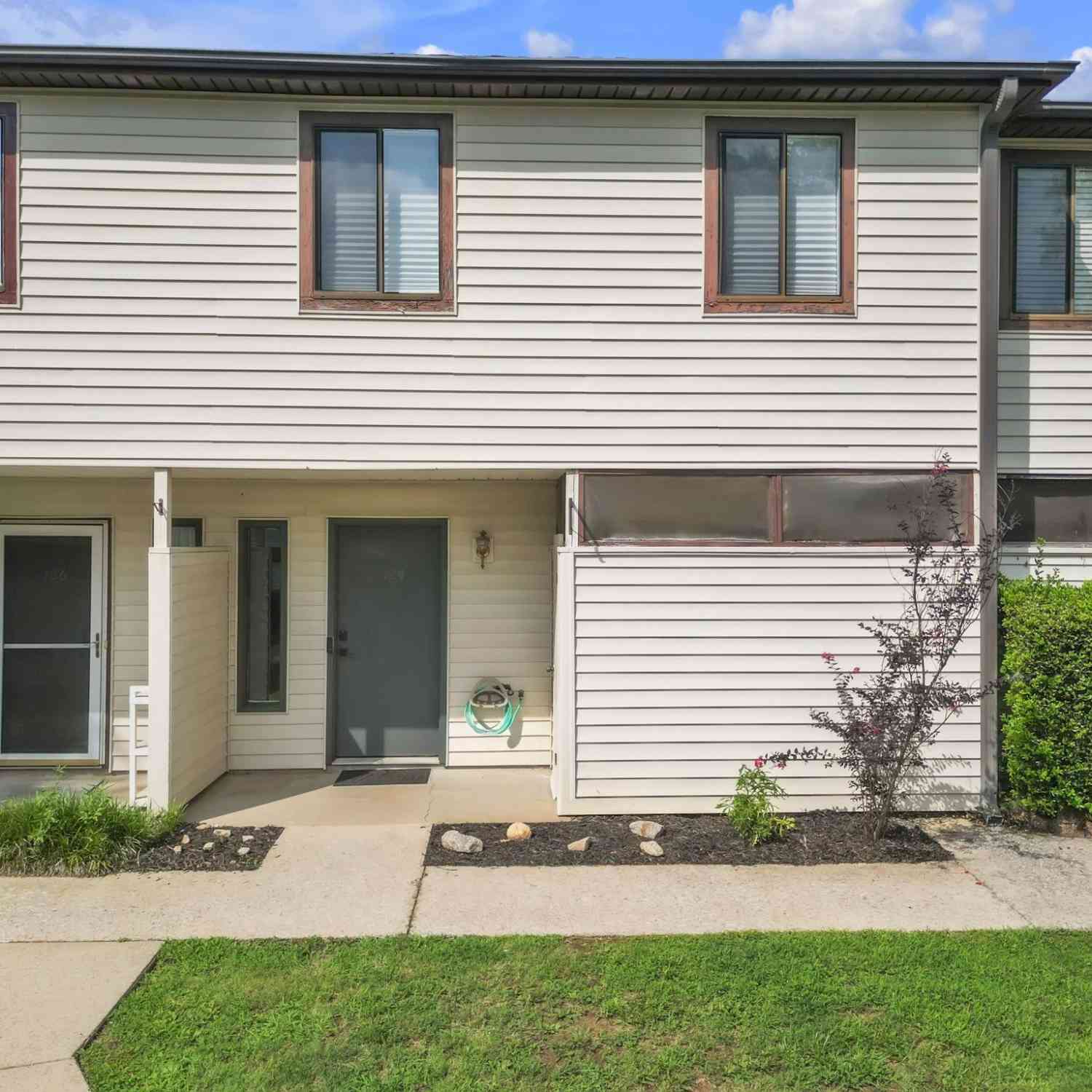 Townhouse For Sale - 124 Shockley<br/> Greenville County, Taylors, SC 29687