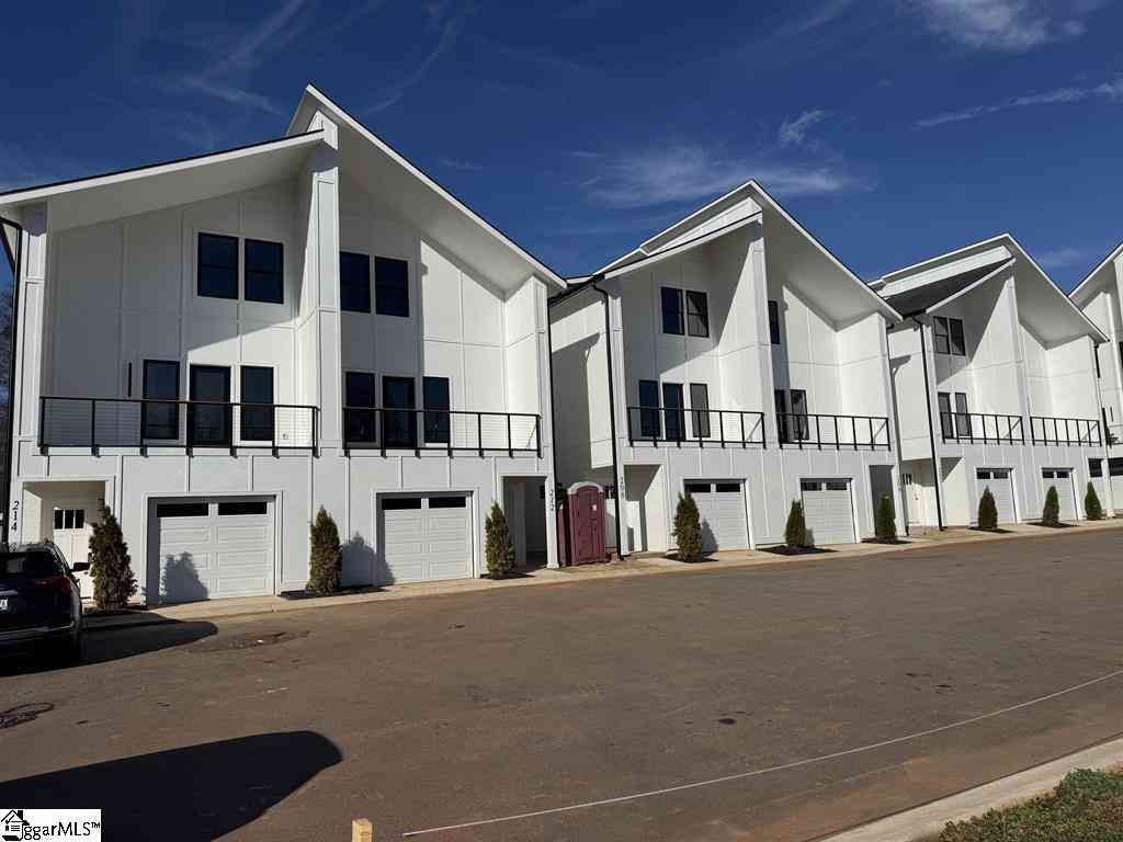 Condo For Sale - 200 Ackert<br/> Greenville County, Greenville, SC 29605