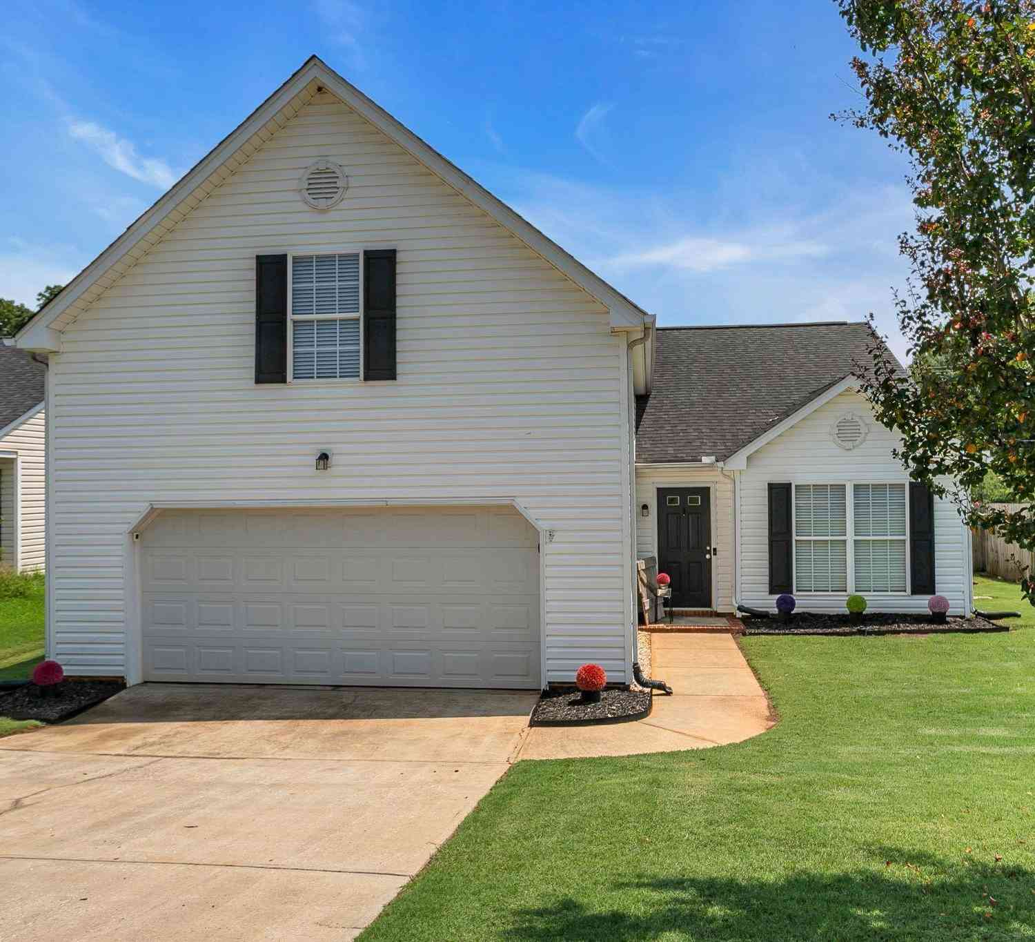 Homes For Sale - 212 Clay Thorn<br/> Greenville County, Greer, SC 29651