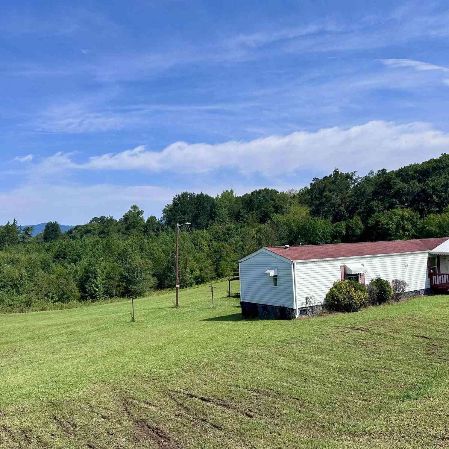 Mobile Home For Sale - 4569 N Highway 14<br/> Greenville County, Greer, SC 29651