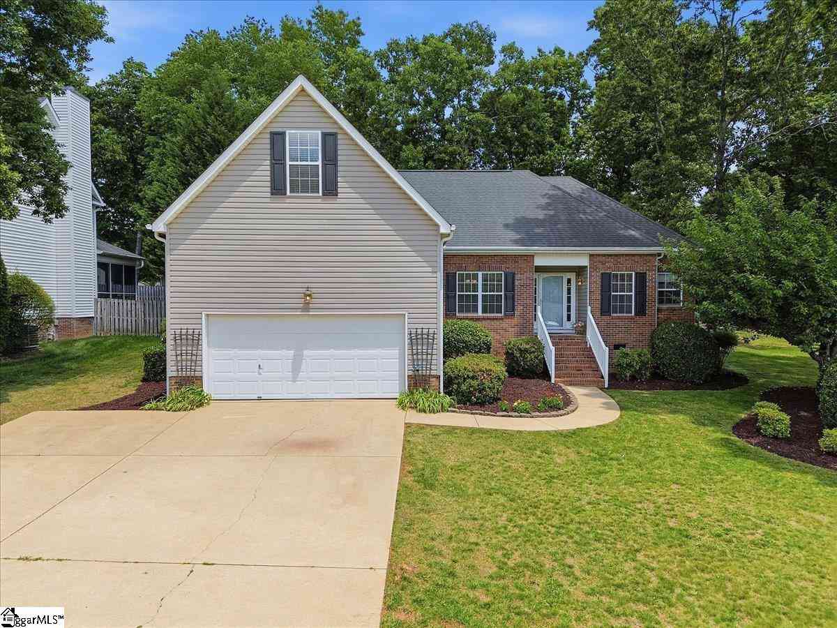 Homes For Sale - 407 Roberts<br/> Greenville County, Taylors, SC 29687
