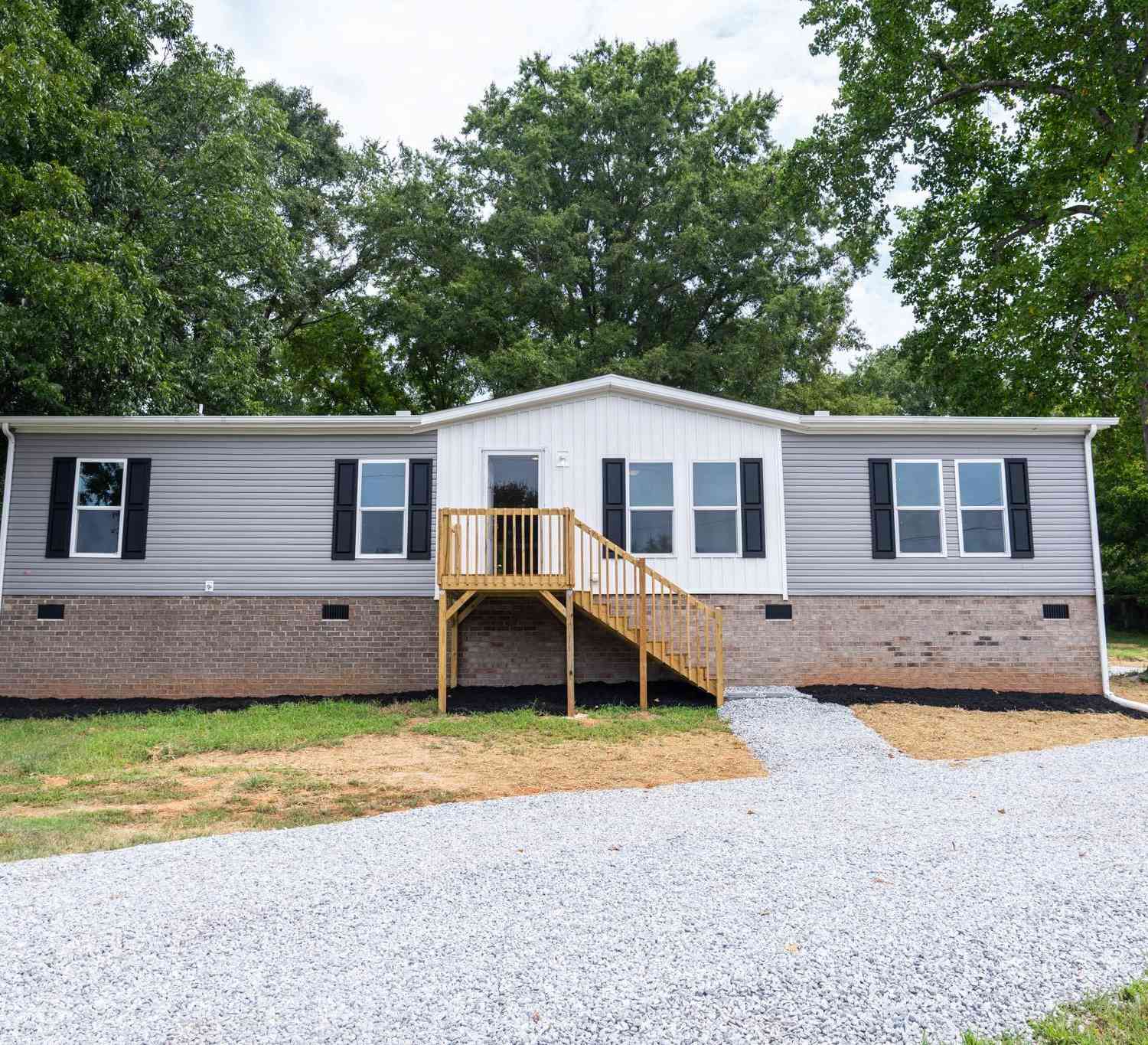 Mobile Home For Sale - 61 Tally Hoe<br/> Laurens County, Gray Court, SC 29645