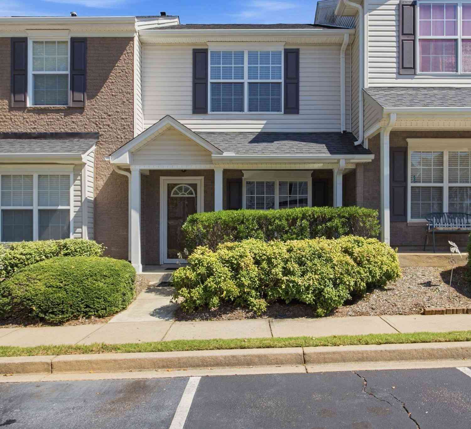 Townhouse For Sale - 604 Graythorn<br/> Greenville County, Greenville, SC 29607