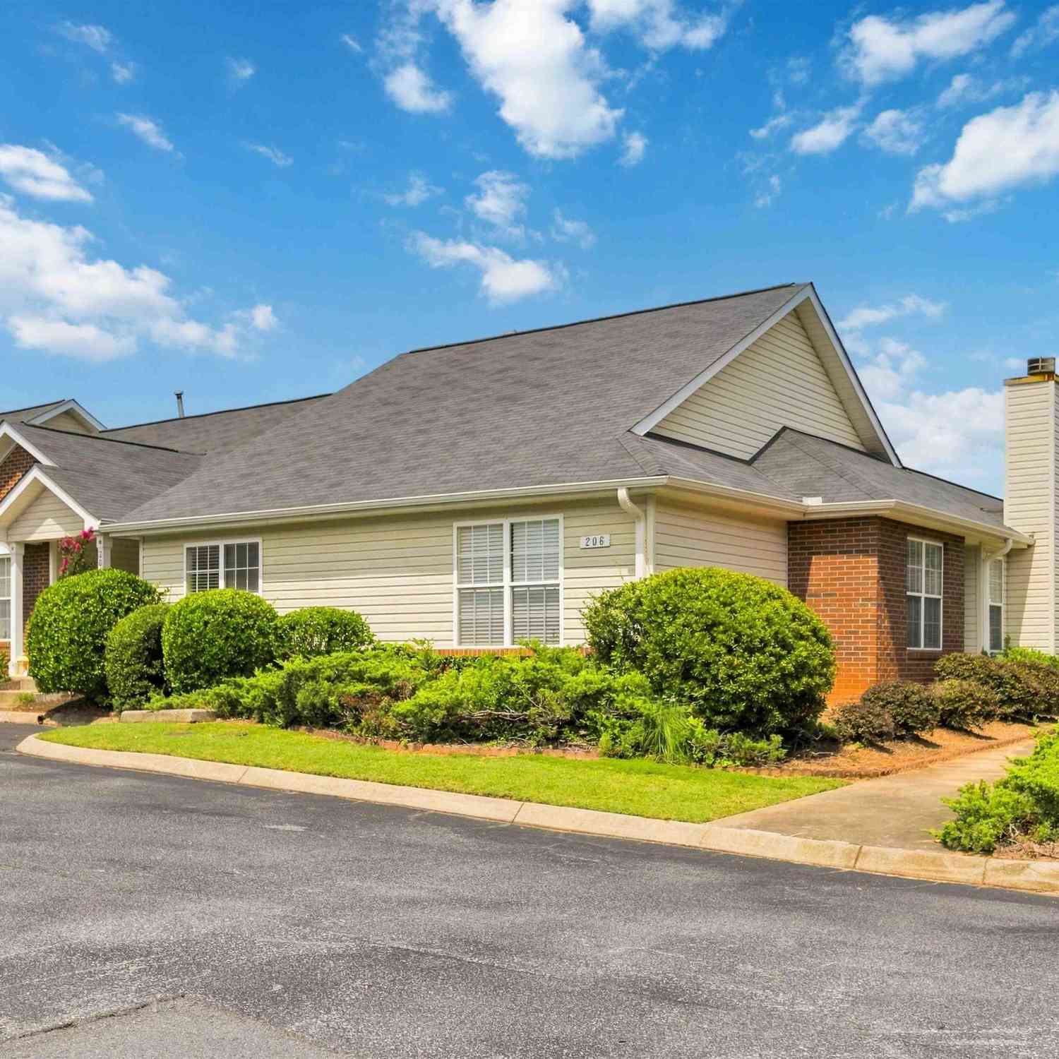 Townhouse For Sale - 206 Woodruff Park<br/> Greenville County, Simpsonville, SC 29681