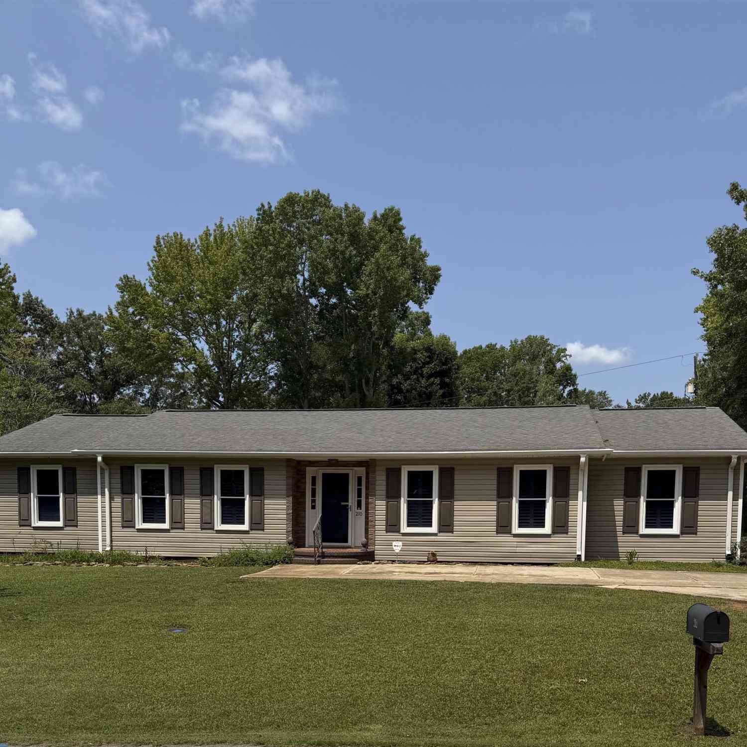 Homes For Sale - 210 Tanner<br/> Taylors, SC 29687
