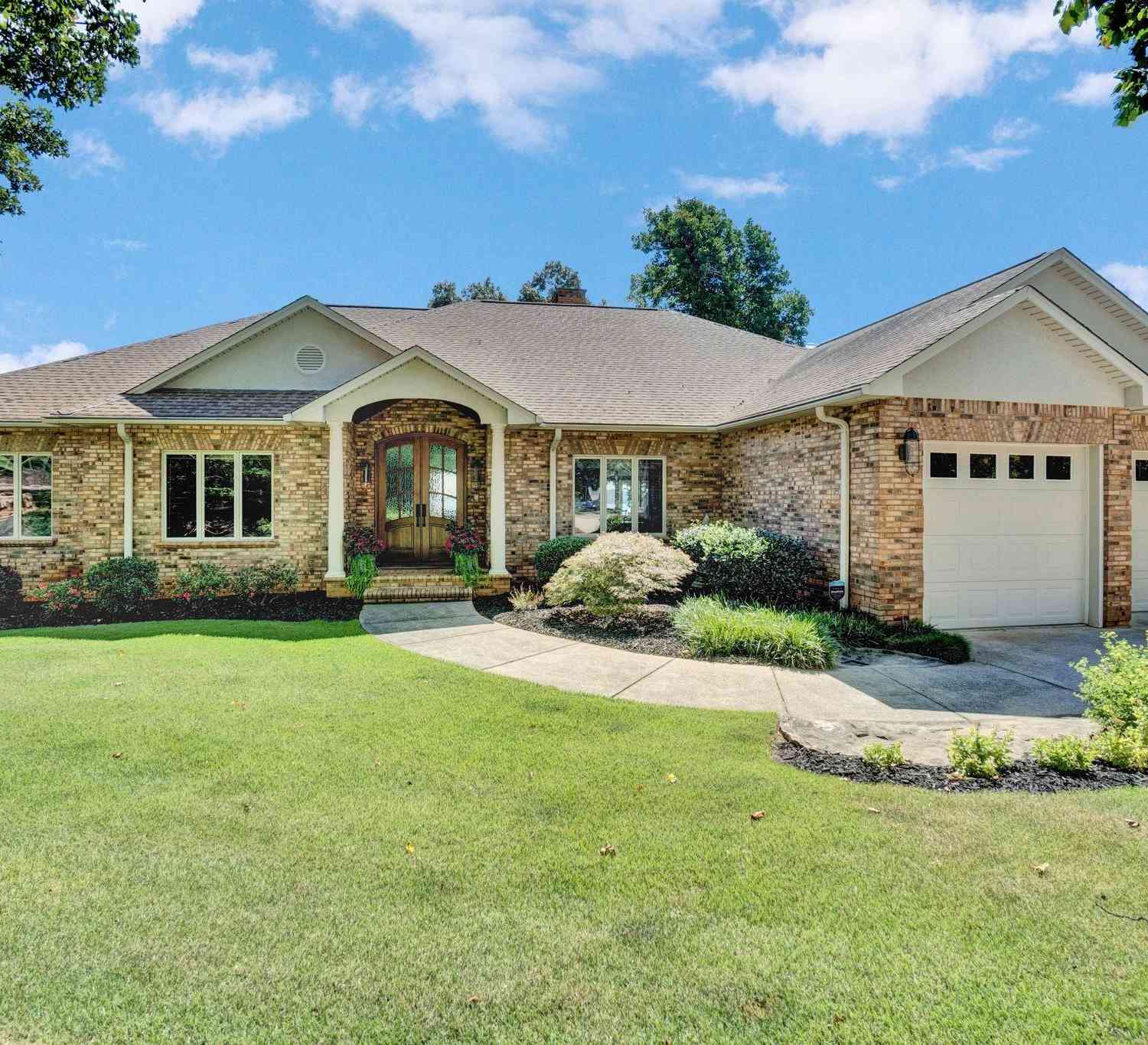 Homes For Sale - 313 Lakeside<br/> Oconee County, Seneca, SC 29672