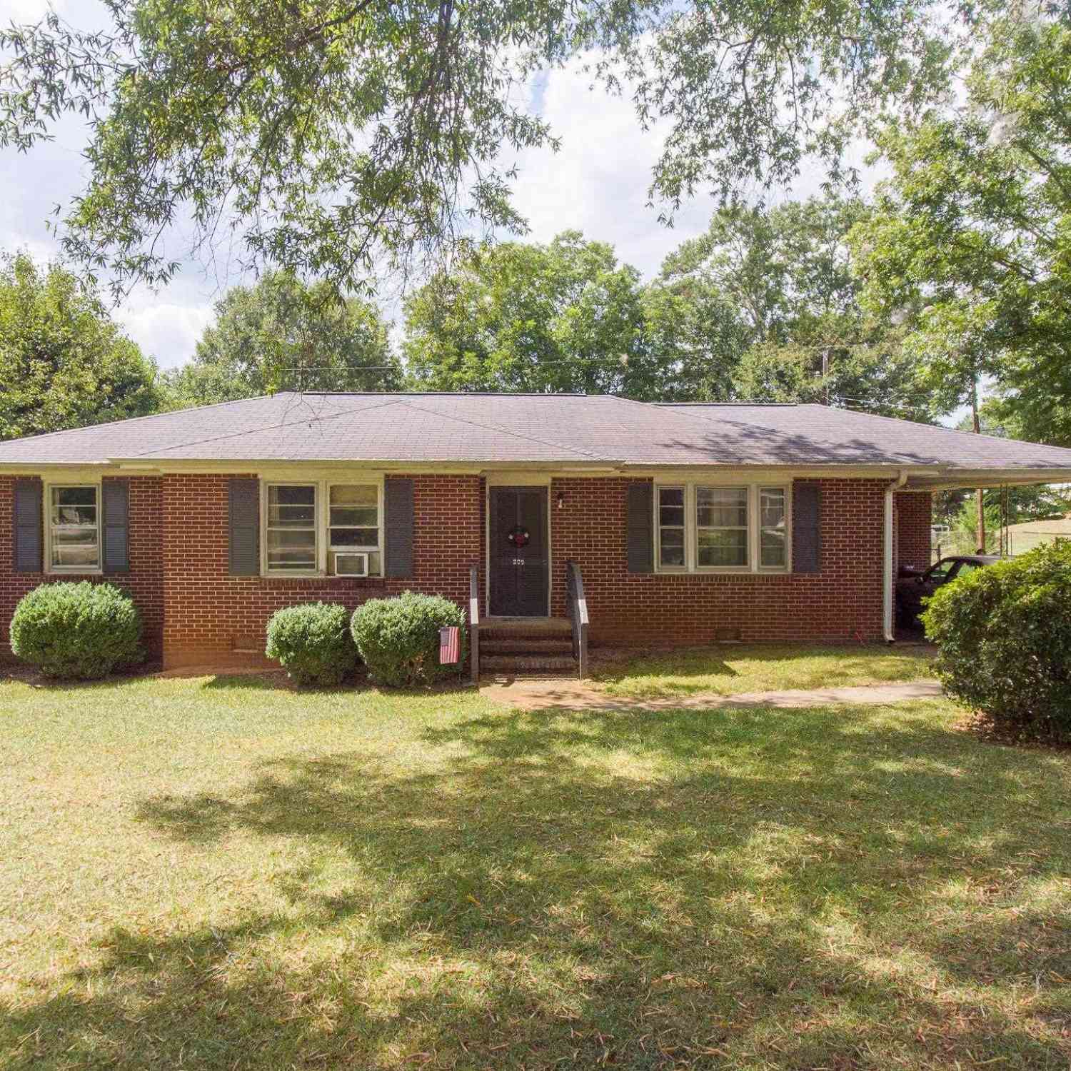 Homes For Sale - 205 Warwick<br/> Anderson, SC 29621