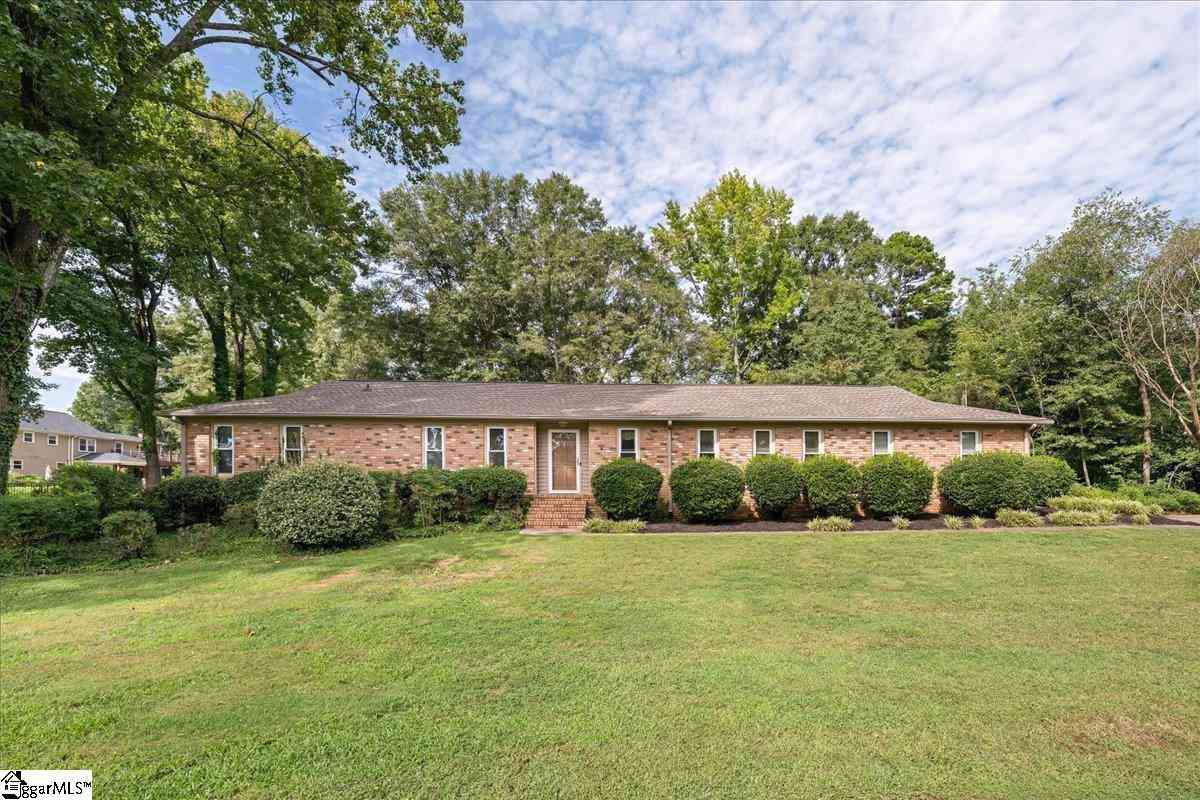 Homes For Sale - 103 Hollymont<br/> Simpsonville, SC 29681