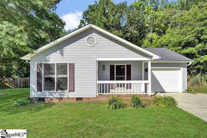 Homes For Sale - 310 Dunwoody<br/> Simpsonville, SC 29651