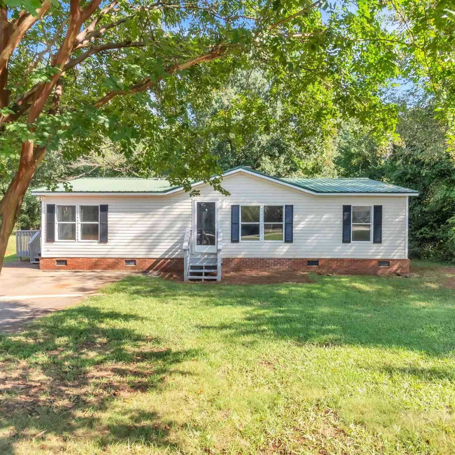 Mobile Home For Sale - 4 Current<br/> Greenville, SC 29611