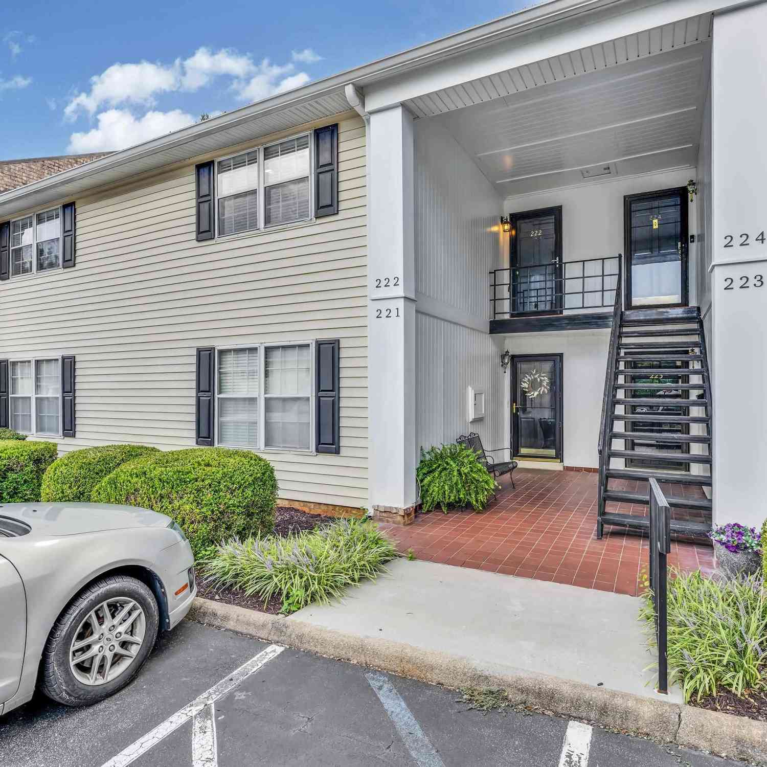 Condo For Sale - 925 Cleveland<br/> Greenville, SC 29601