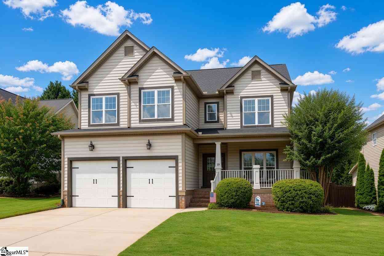 Homes For Sale - 19 Ashby Grove<br/> Simpsonville, SC 29681