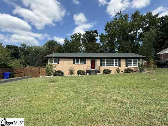 Homes For Sale - 207 Azalea<br/> Greenville, SC 29615