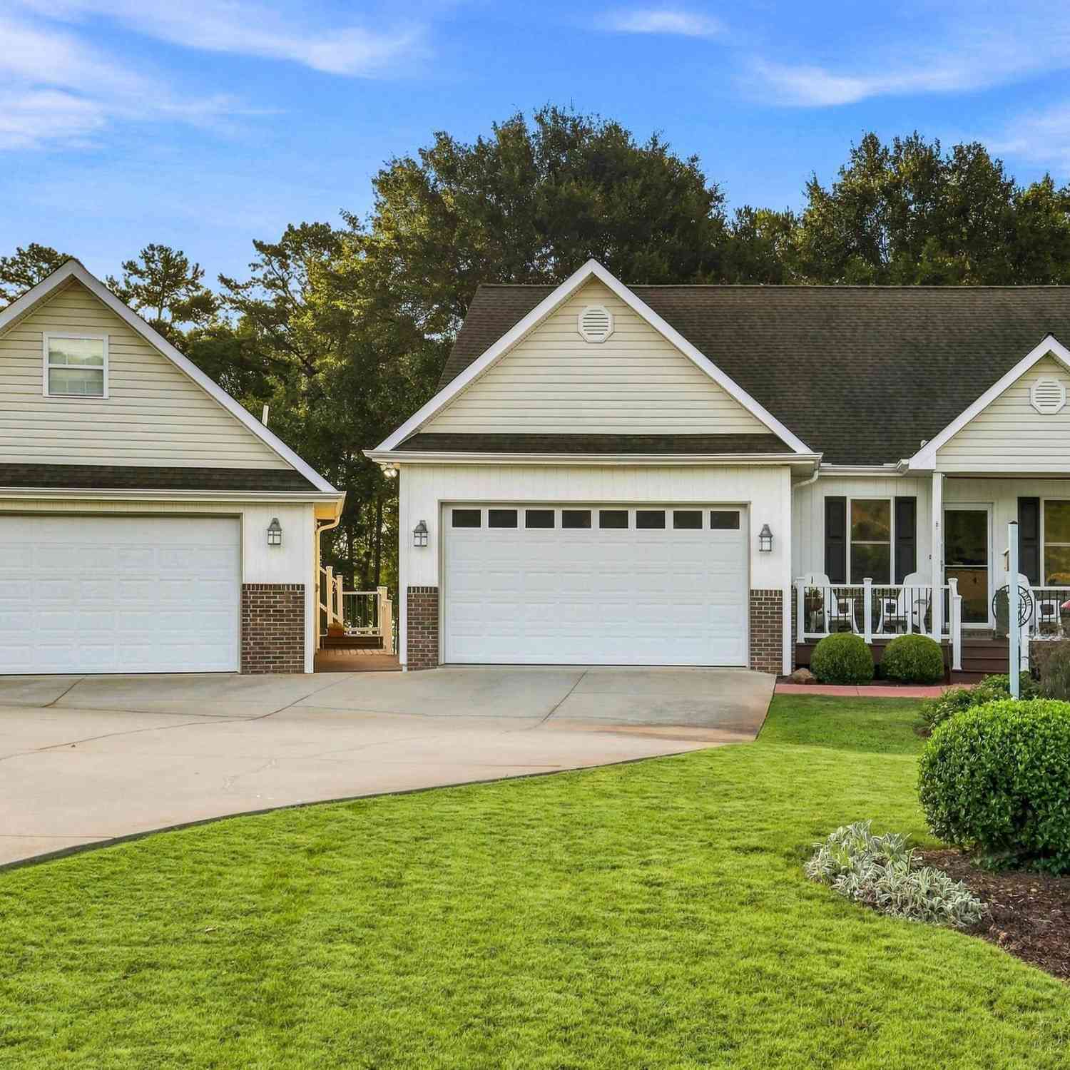 Homes For Sale - 104 N Windy<br/> Townville, SC 29689