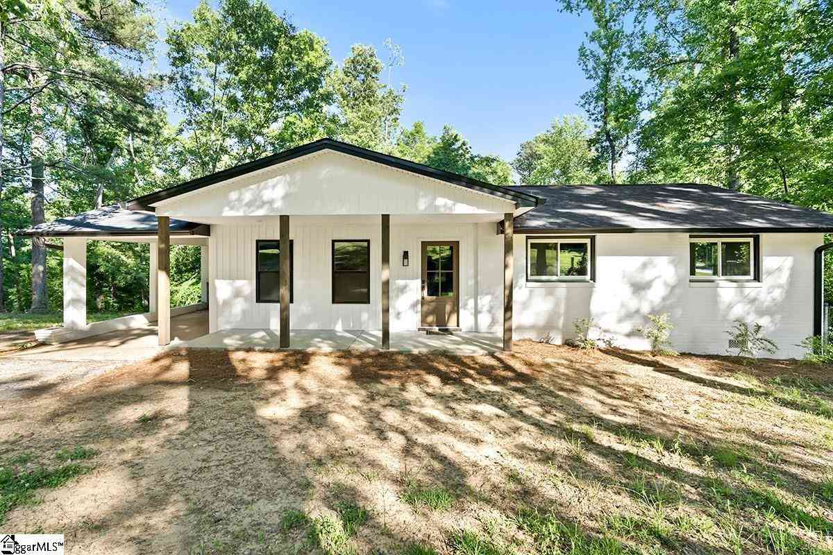 Homes For Sale - 407 Beechwood<br/> Greenwood, SC 29646