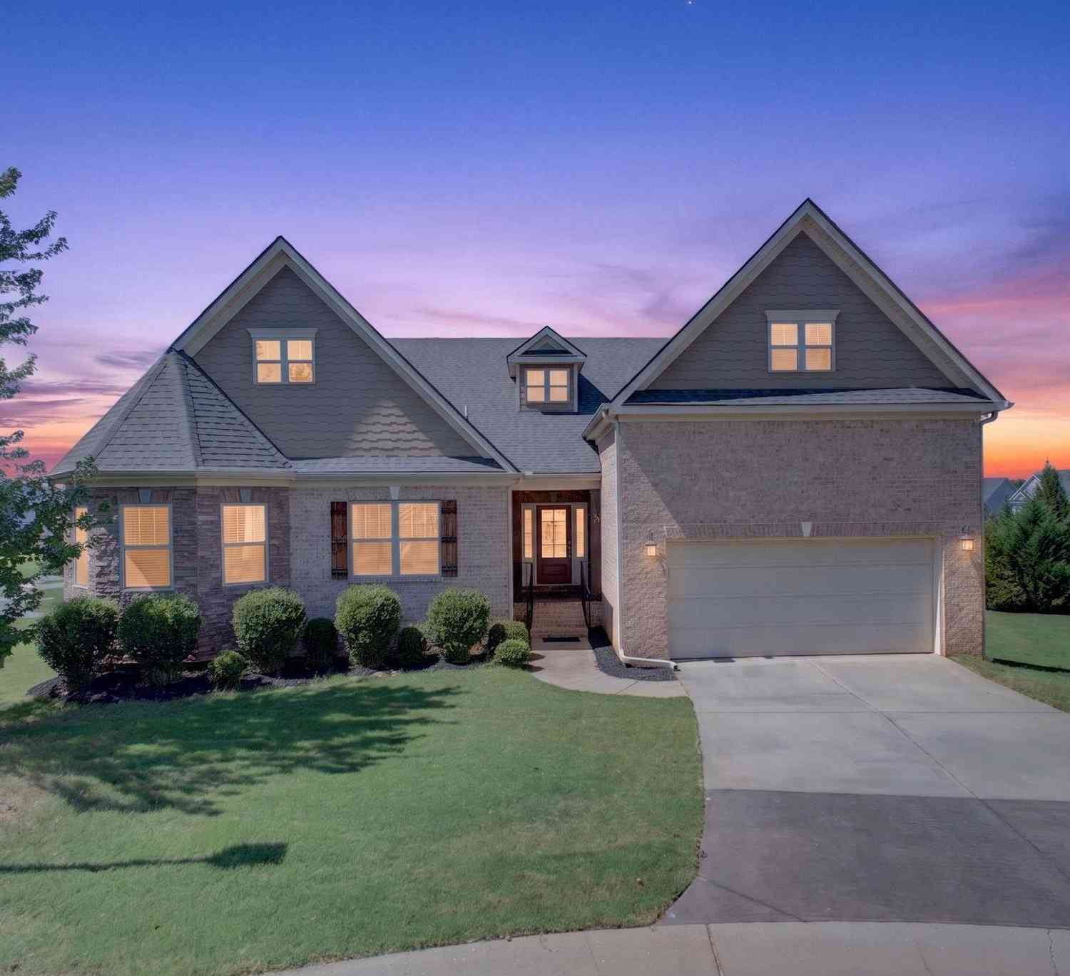 Homes For Sale - 710 Winston Oaks<br/> Simpsonville, SC 29680