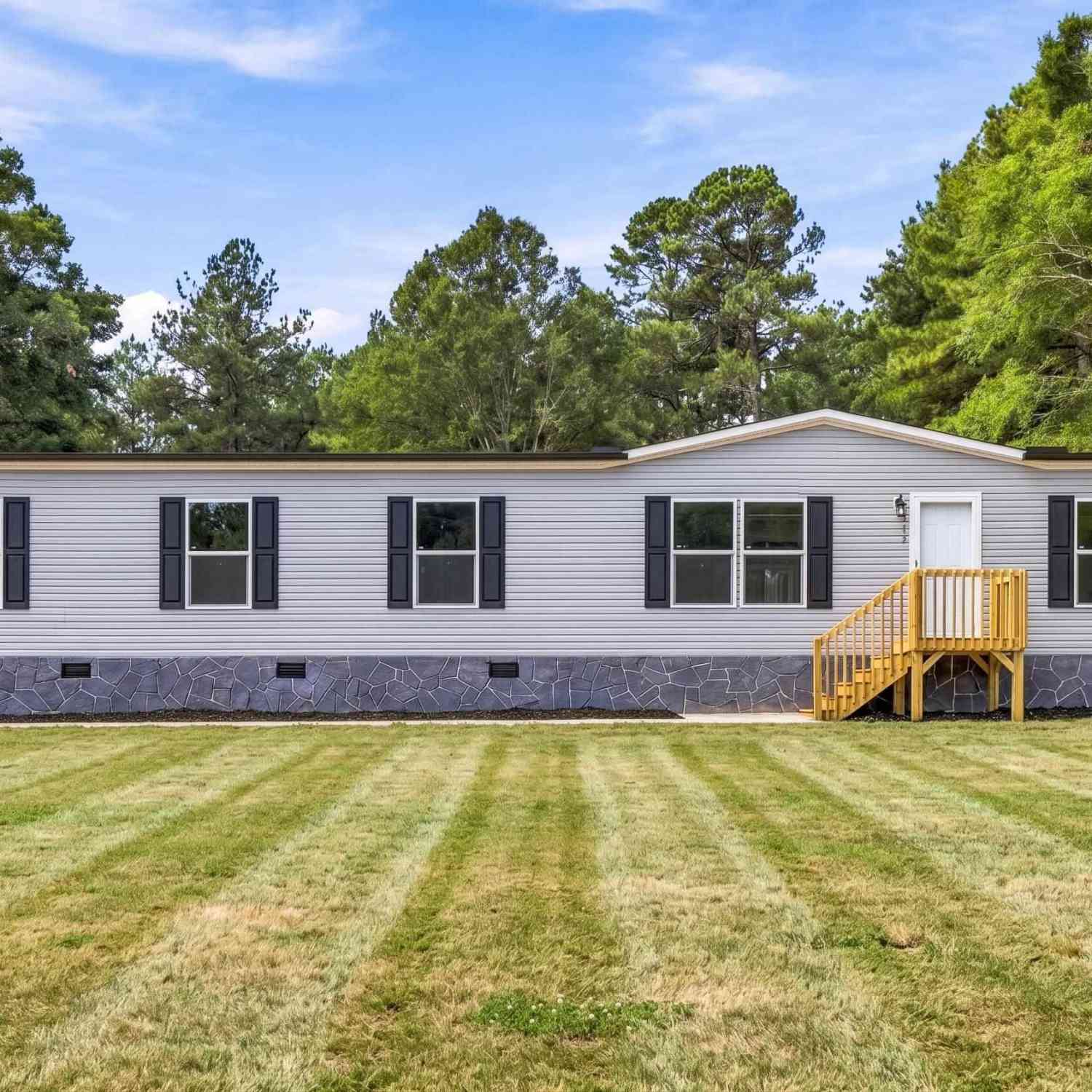 Mobile Home For Sale - 2326 221 S<br/> Laurens, SC 29360
