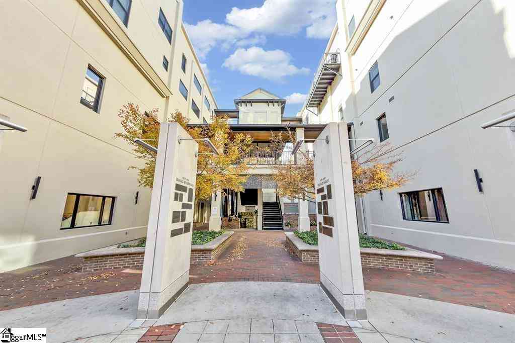 Condo For Sale - 233 N Main<br/> Greenville, SC 29601