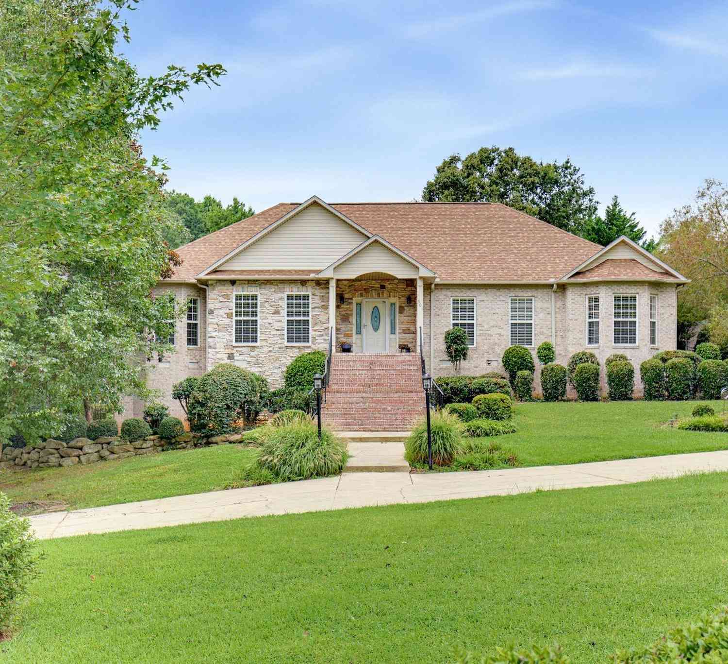 Homes For Sale - 301 Glen Meadows<br/> Simpsonville, SC 29680