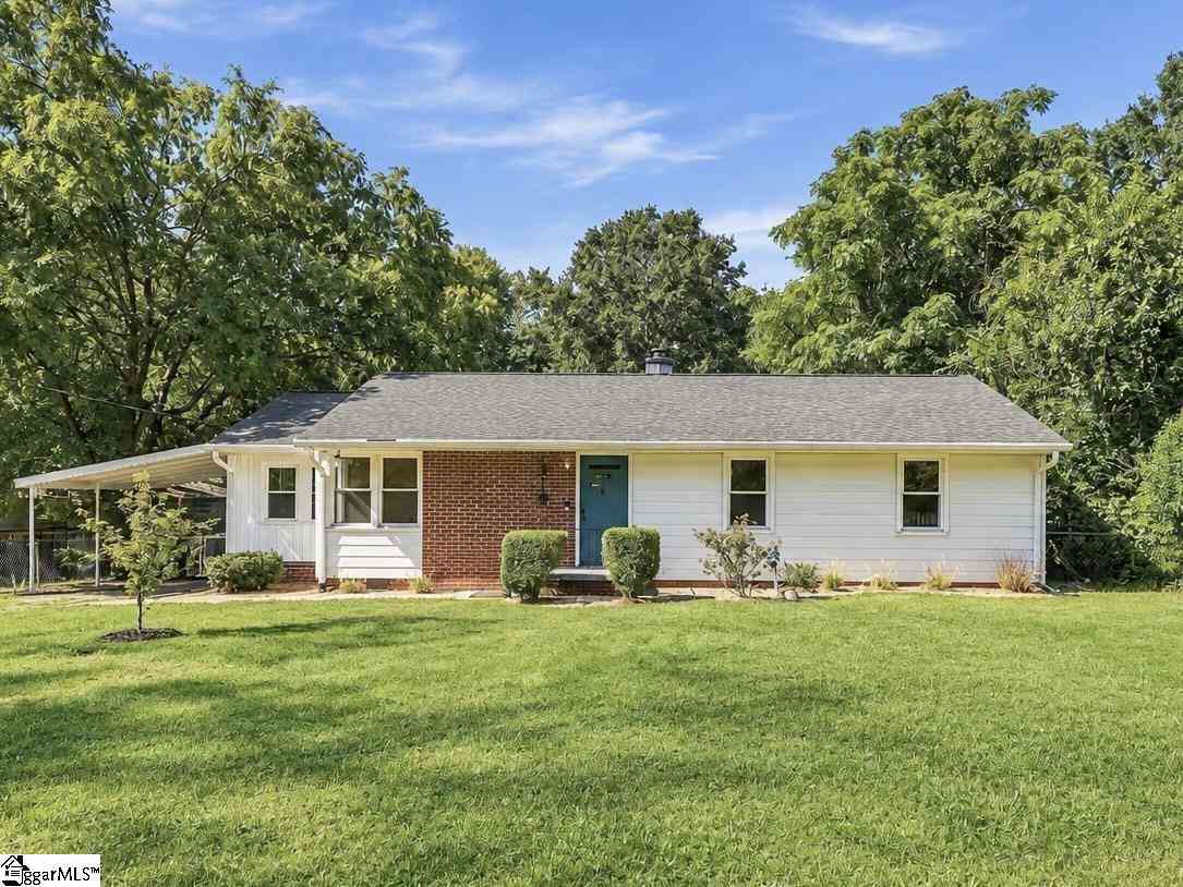 Homes For Sale - 218 Elaine<br/> Taylors, SC 29687