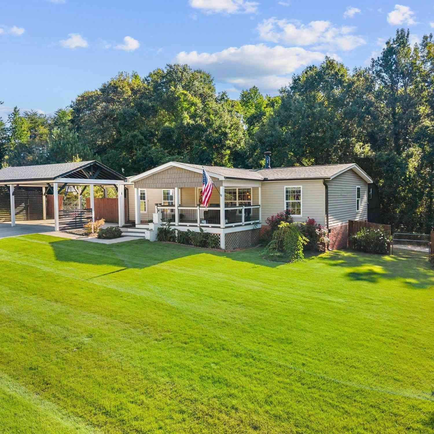 Mobile Home For Sale - 107 Fielding<br/> Fountain Inn, SC 29644