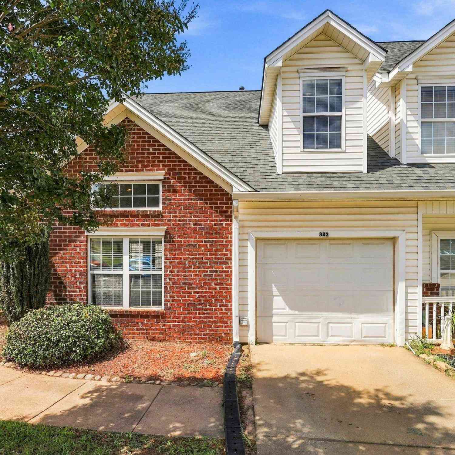 Townhouse For Sale - 382 Still Water<br/> Boiling Springs, SC 29316
