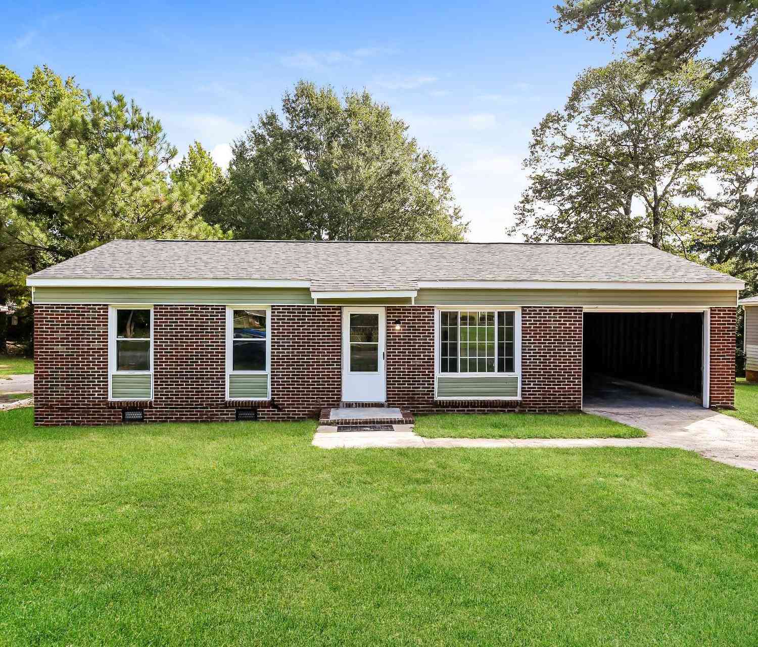 Homes For Sale - 105 Short<br/> Laurens, SC 29360