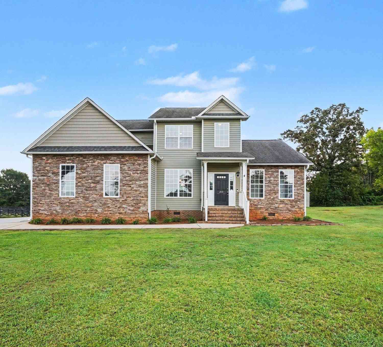Homes For Sale - 205 Chanticlear<br/> Gray Court, SC 29645