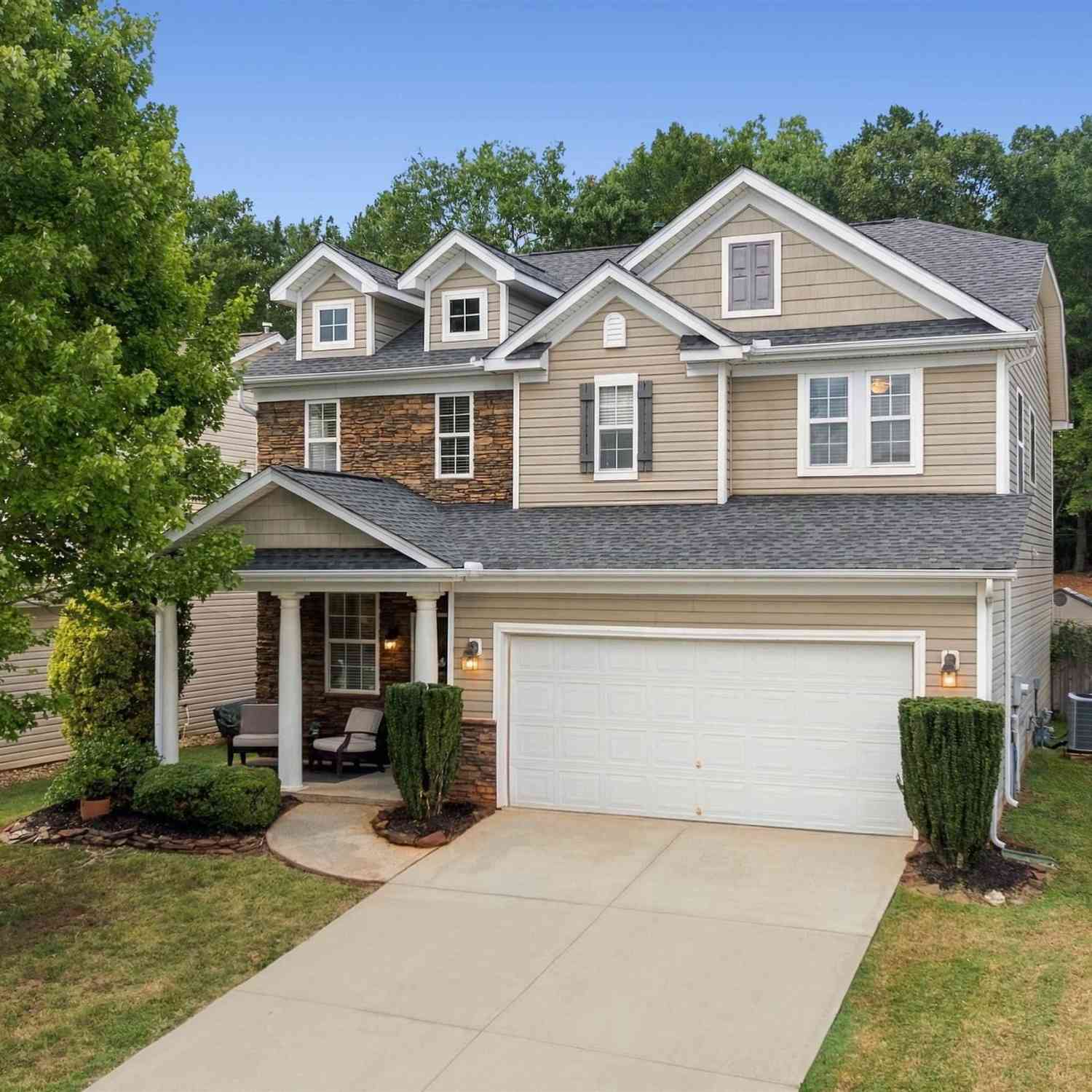 Homes For Sale - 23 Border<br/> Simpsonville, SC 29680